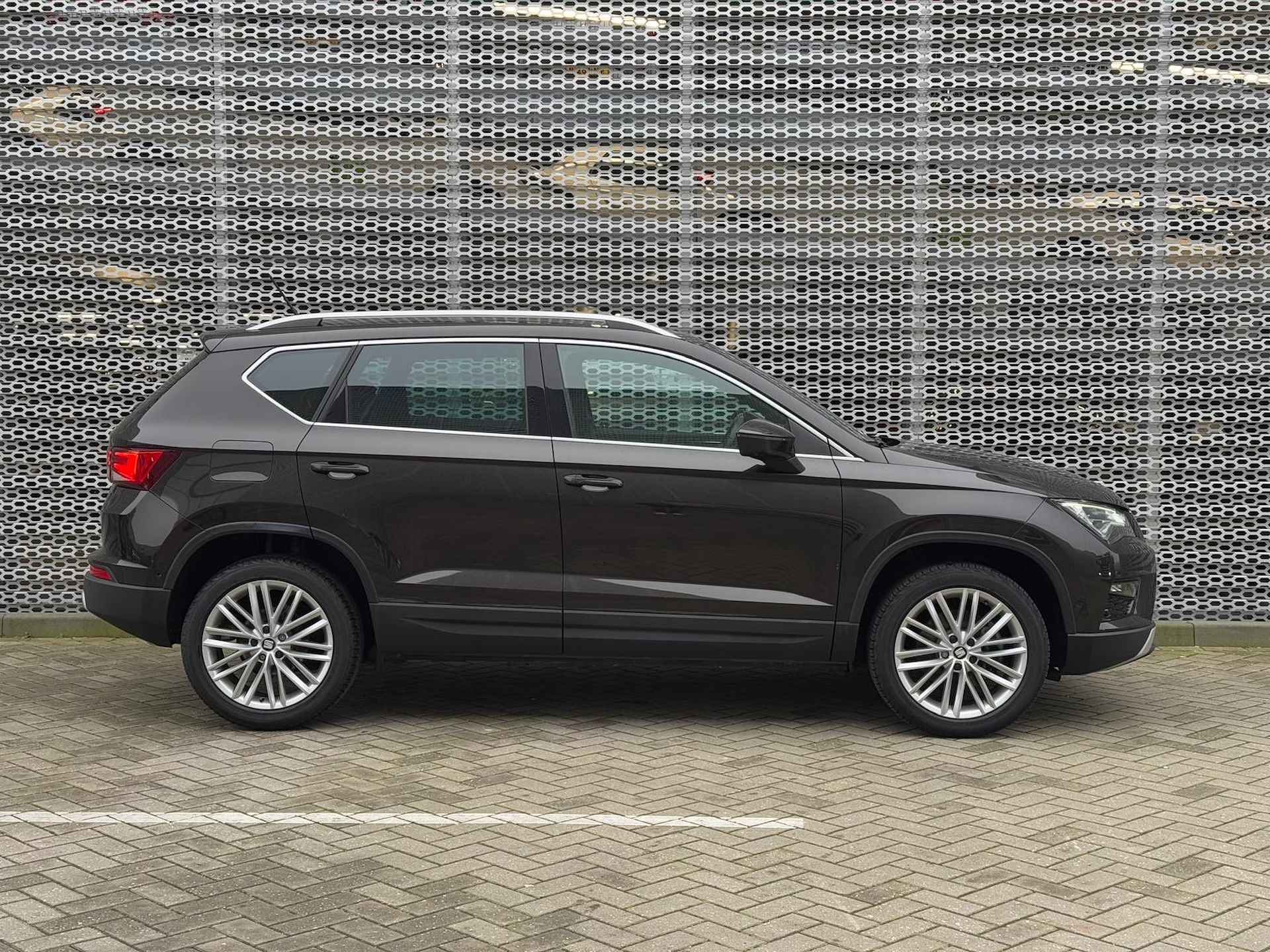 SEAT Ateca 1.4 EcoTSI Xcellence / Achteruitrijcamera / Stoelverwarming / Alcantara Bekleding / LED / 18" LMV P4 - 9/27