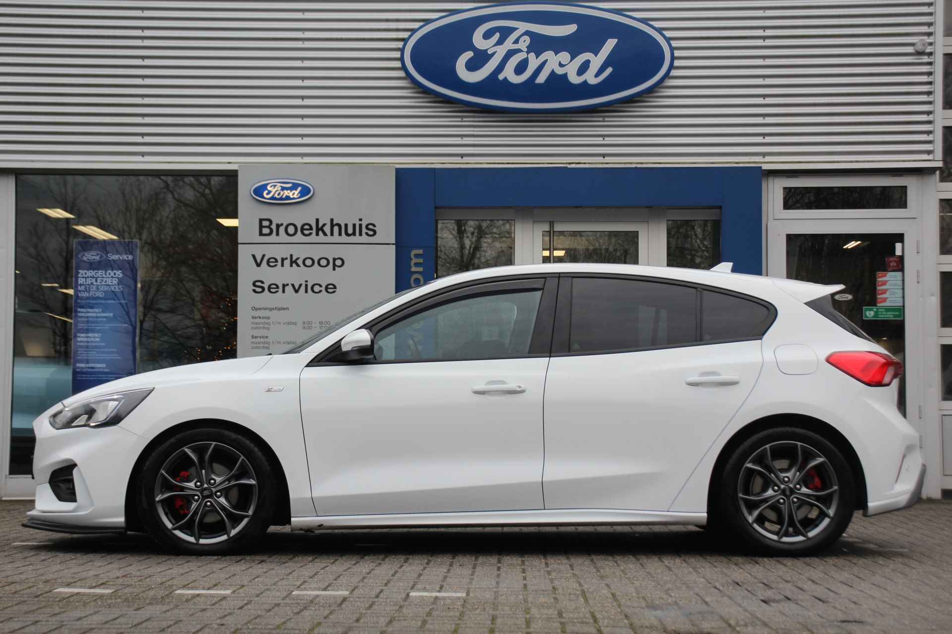 Ford Focus 1.5EB ST-LINE 150PK | NAVI | CLIMA | WINTERPACK | CRUISE | PARK SENS | 17' LM. VELGEN | PRACHTIGE STAAT! - 2/37