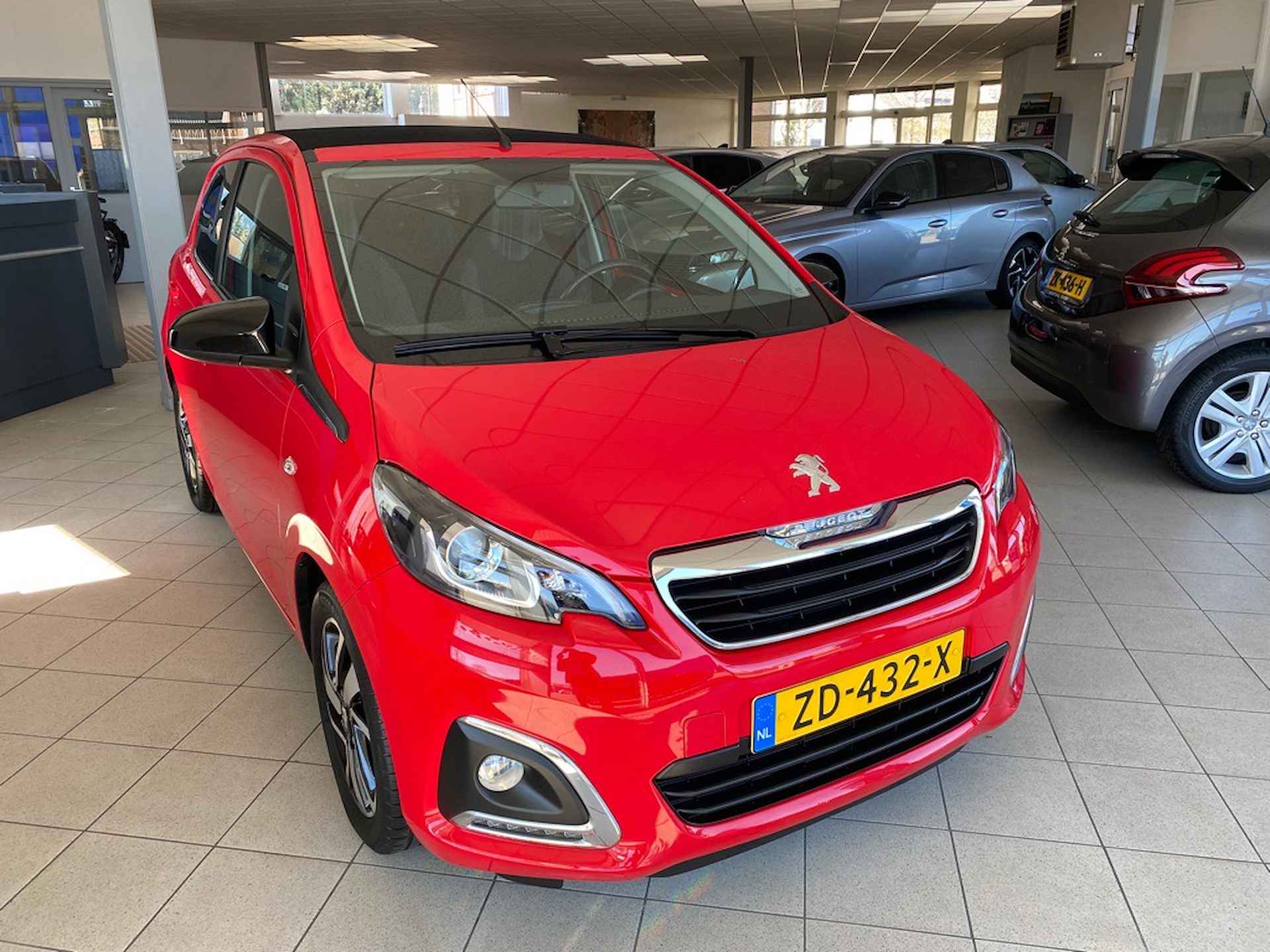 PEUGEOT 108 1.0  72pk 5D TOP! Allure RIJKLAAR - 4/11