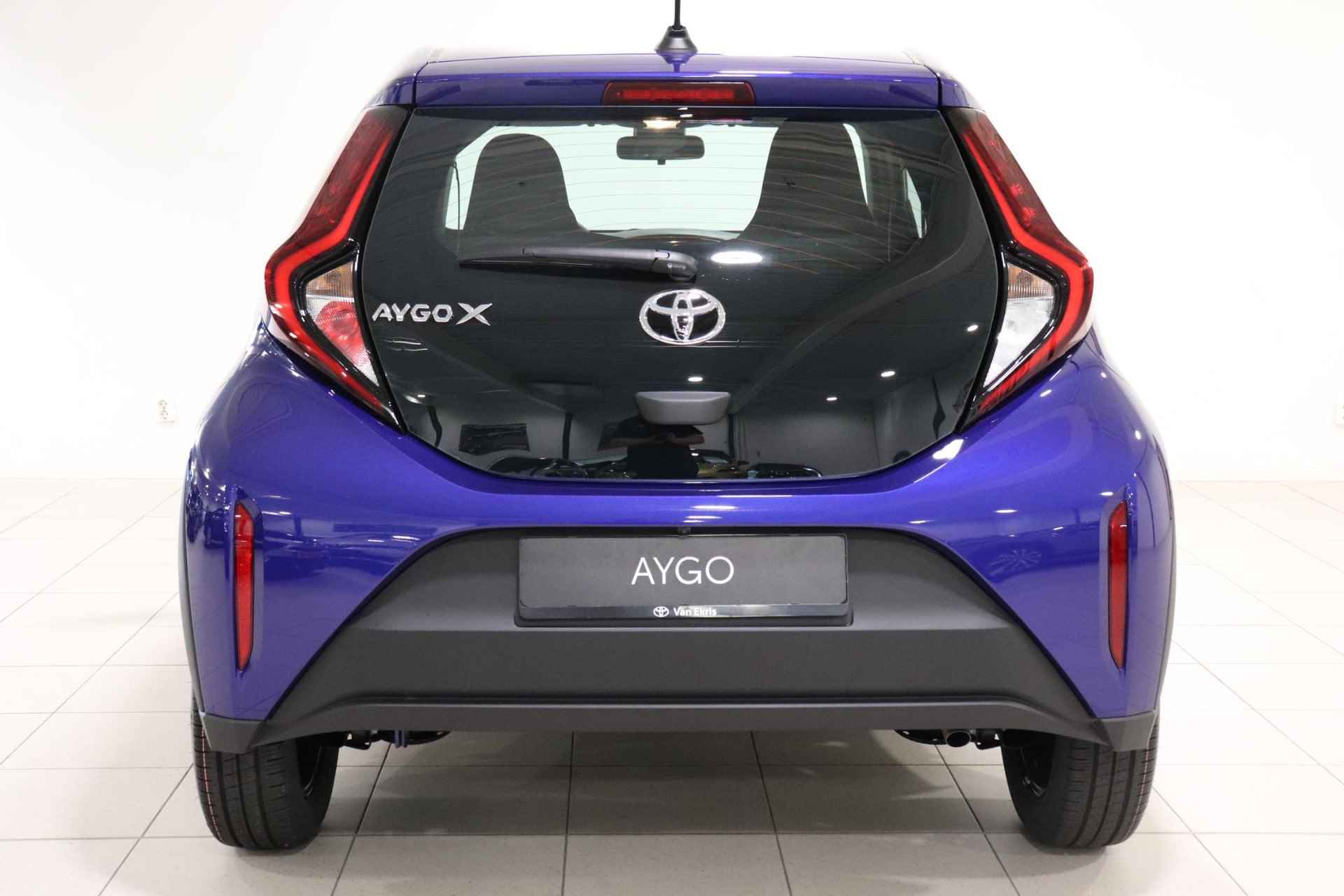 Toyota Aygo X 1.0 VVT-i MT Play, €1000,- Inruilpremie, Apple Carplay & Android Auto, Camera, Airco, Cruise Control! - 4/34