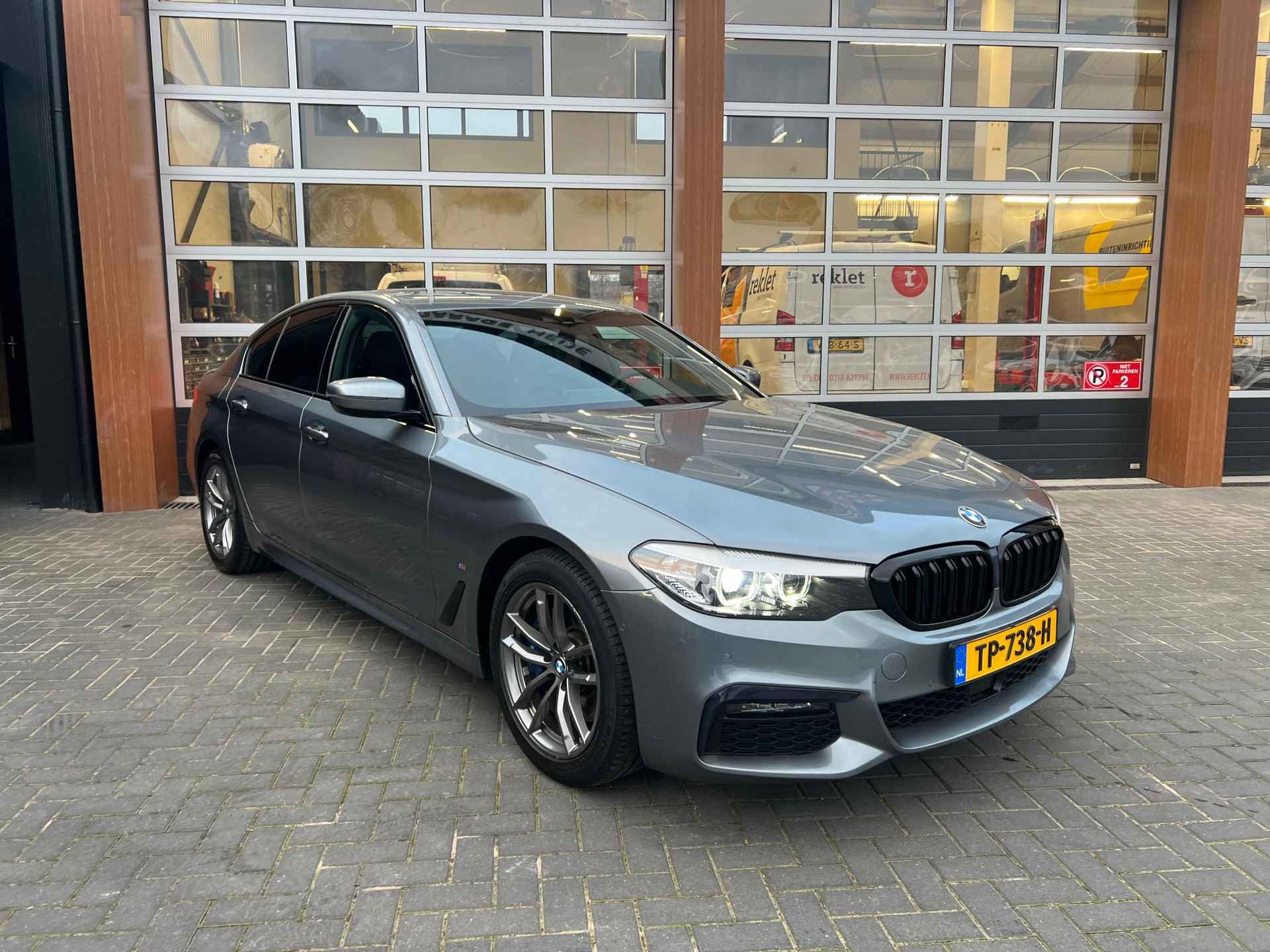 BMW 5-serie 530e iPerformance Executive | M-Pakket | Schuifdak | Camera | Dealer Onderhouden | NL-Auto | - 3/22