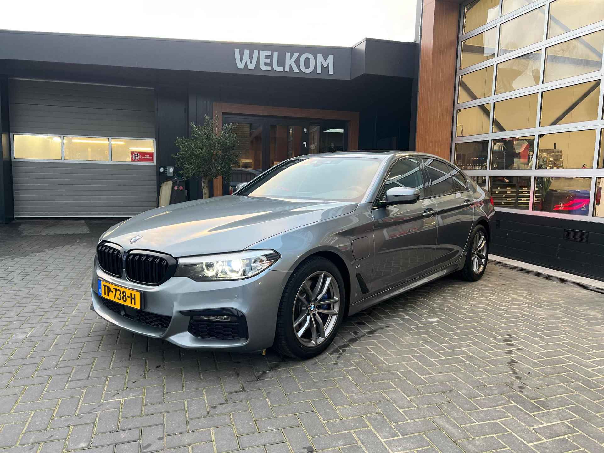 BMW 5-serie 530e iPerformance Executive | M-Pakket | Schuifdak | Camera | Dealer Onderhouden | NL-Auto | - 5/22