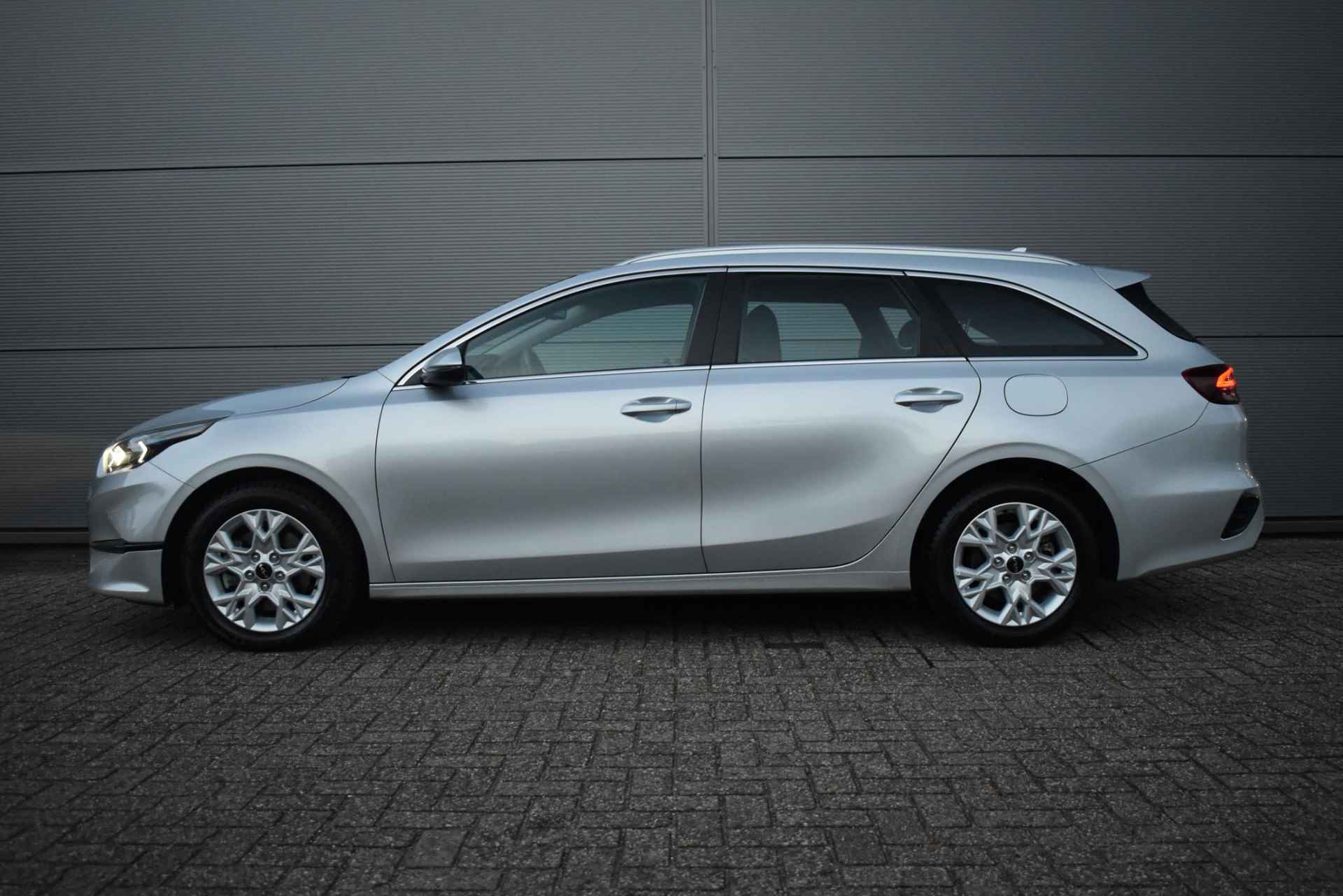 Kia Ceed Sportswagon 1.0 T-GDi DynamicLine Navigatie Camera LED - 2/37