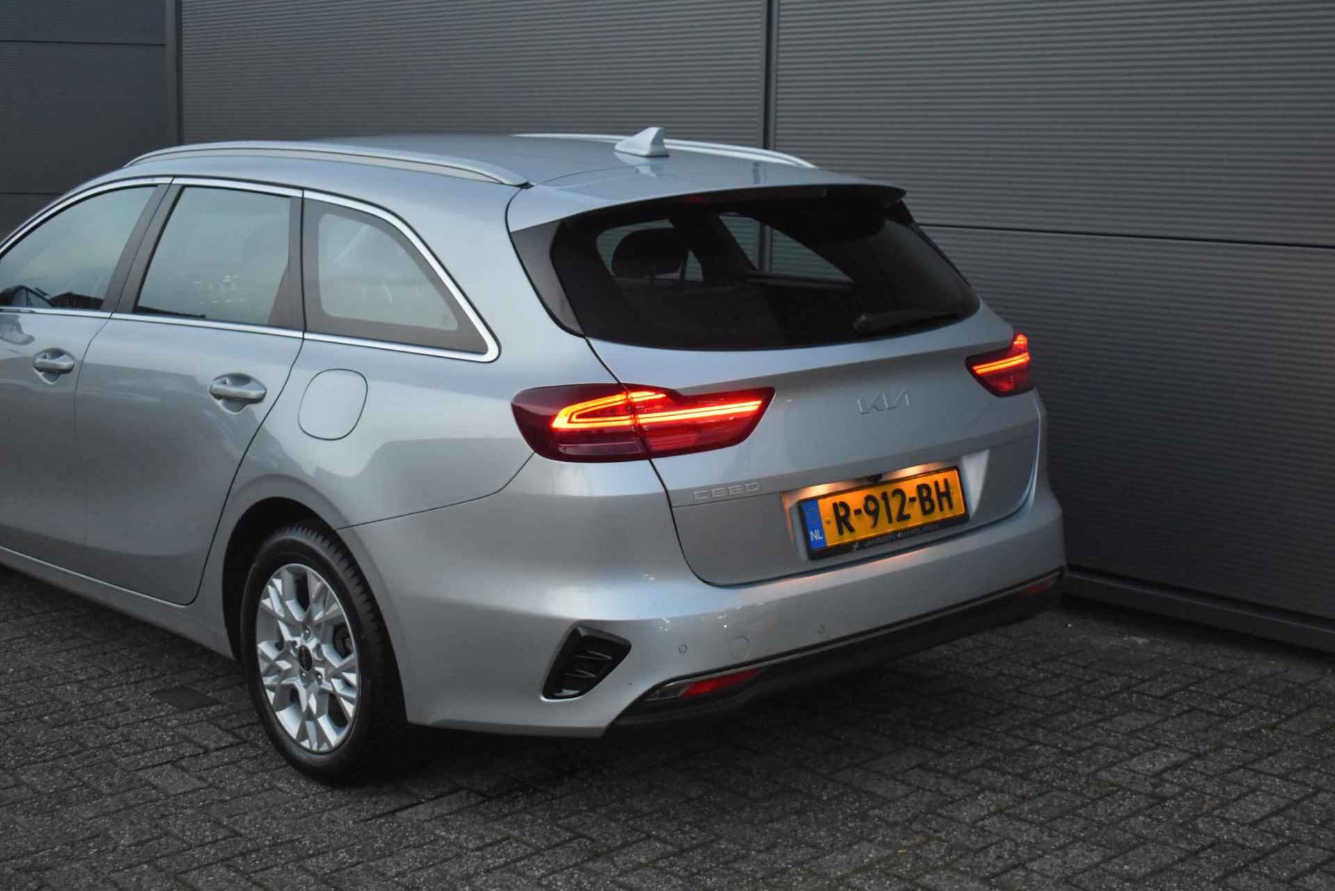 Kia Ceed Sportswagon 1.0 T-GDi DynamicLine Navigatie Camera LED - 25/37