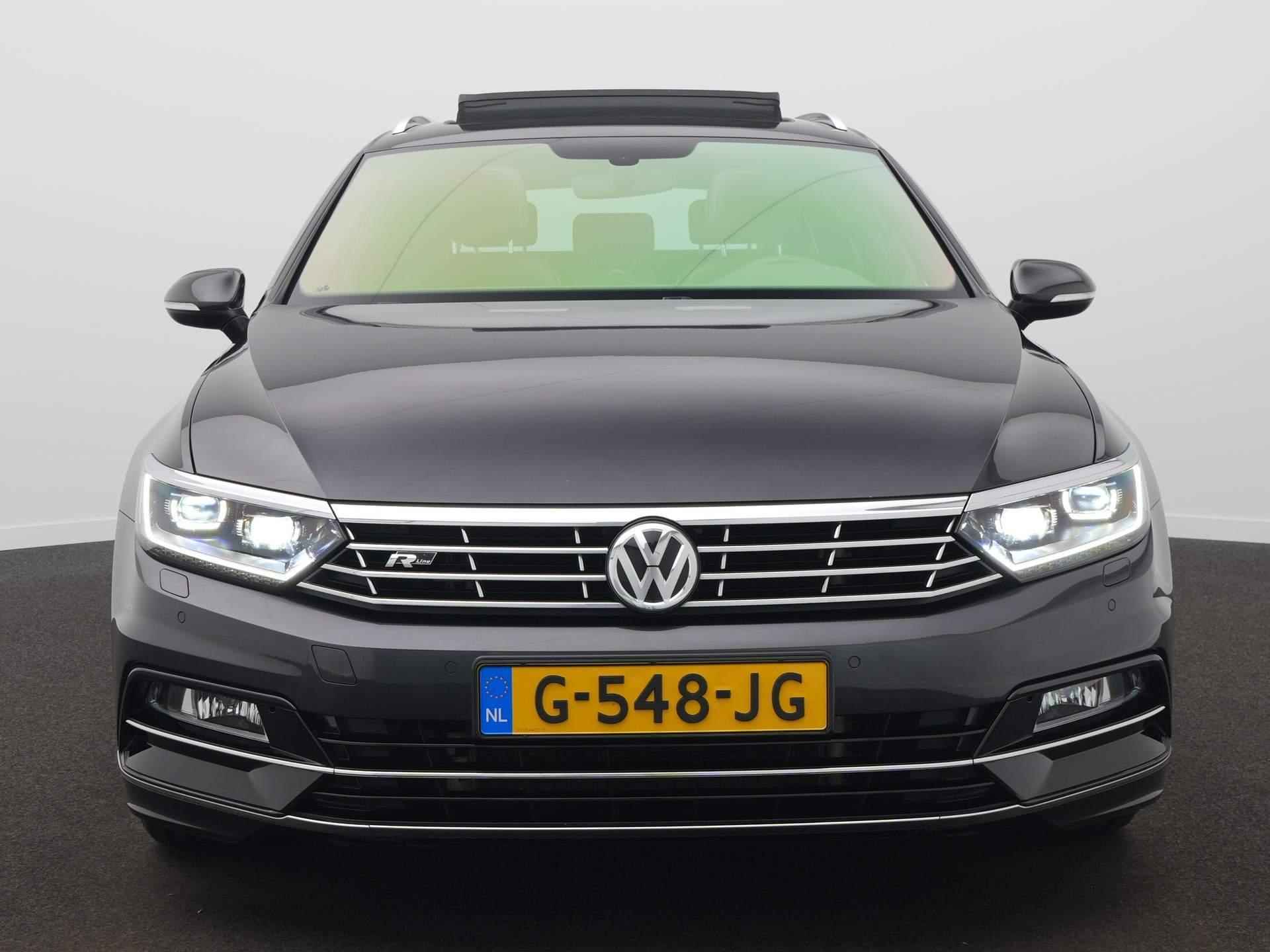 Volkswagen Passat Variant 1.5 TSI Highline Business R Leer / Panoramadak / Trekhaak - 2/53