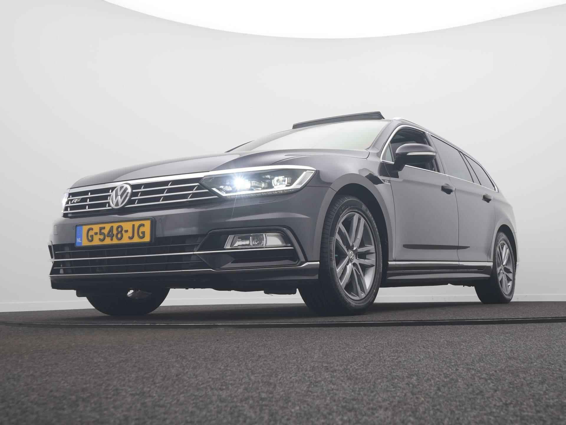 Volkswagen Passat Variant 1.5 TSI Highline Business R Leer / Panoramadak / Trekhaak - 9/53