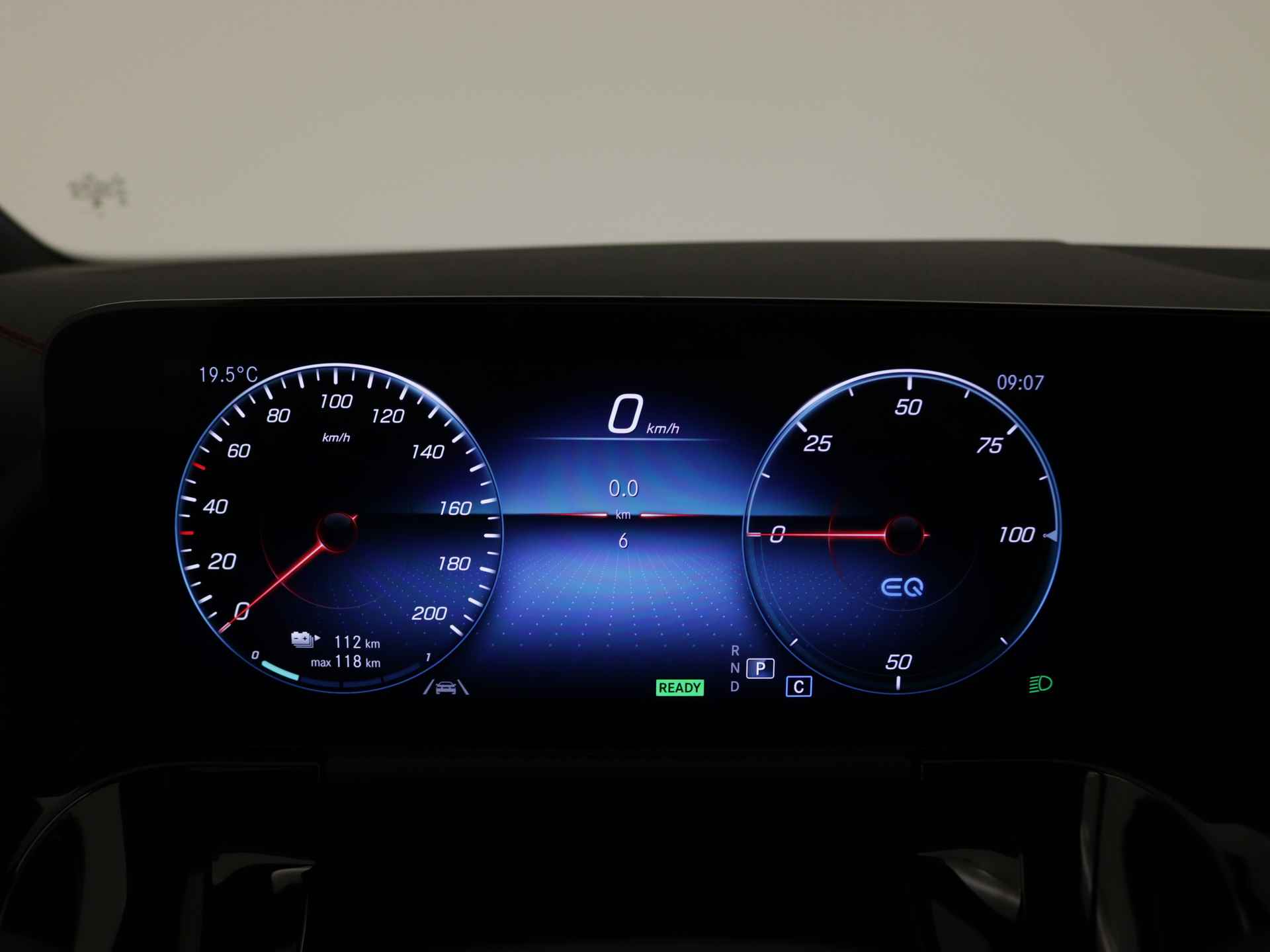 Mercedes-Benz EQA 250+ 71 kWh AMG | NIghtpakket | Memory | Dodehoekassistent | Sfeerverlichting | Augmented Reality | KEYLESS-GO comfort pakket | Parkeerpakket met 360°-camera | Stoelverwarming vooraan | - 6/38