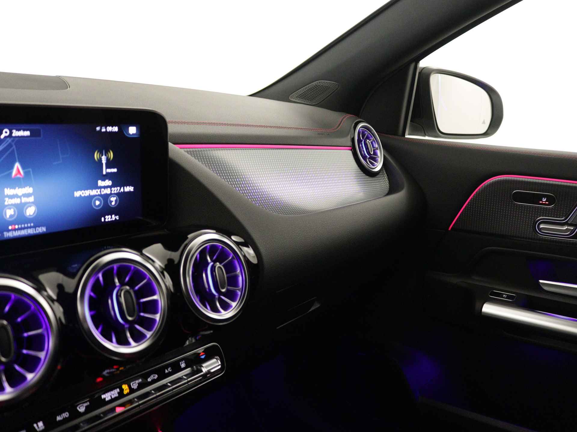 Mercedes-Benz EQA 250+ 71 kWh AMG | NIghtpakket | Memory | Dodehoekassistent | Sfeerverlichting | Augmented Reality | KEYLESS-GO comfort pakket | Parkeerpakket met 360°-camera | Stoelverwarming vooraan | - 7/38