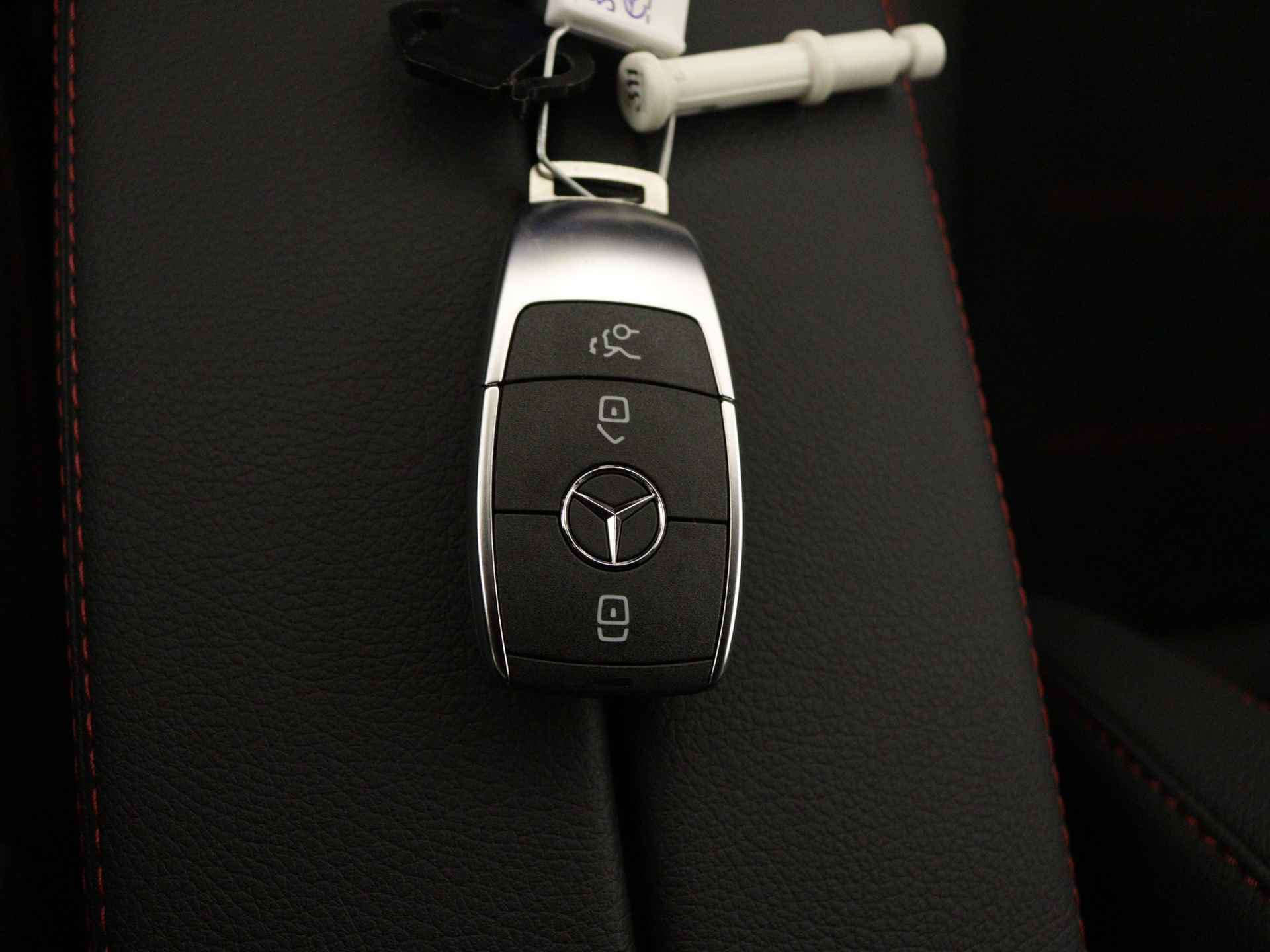 Mercedes-Benz EQA 250+ 71 kWh AMG | NIghtpakket | Memory | Dodehoekassistent | Sfeerverlichting | Augmented Reality | KEYLESS-GO comfort pakket | Parkeerpakket met 360°-camera | Stoelverwarming vooraan | - 12/38