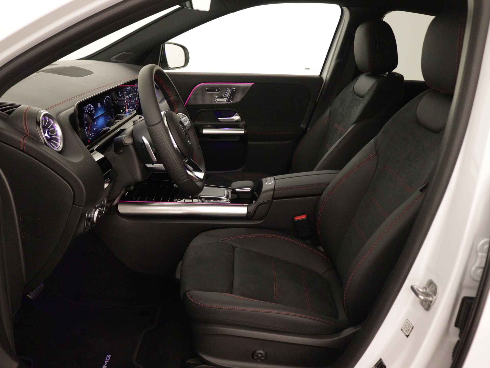 Mercedes-Benz EQA 250+ 71 kWh AMG | NIghtpakket | Memory | Dodehoekassistent | Sfeerverlichting | Augmented Reality | KEYLESS-GO comfort pakket | Parkeerpakket met 360°-camera | Stoelverwarming vooraan | - 16/38