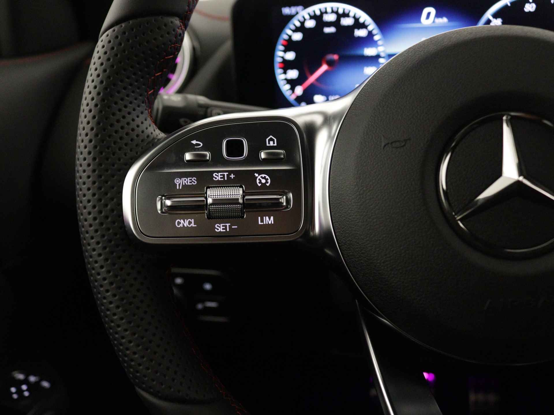 Mercedes-Benz EQA 250+ 71 kWh AMG | NIghtpakket | Memory | Dodehoekassistent | Sfeerverlichting | Augmented Reality | KEYLESS-GO comfort pakket | Parkeerpakket met 360°-camera | Stoelverwarming vooraan | - 18/38