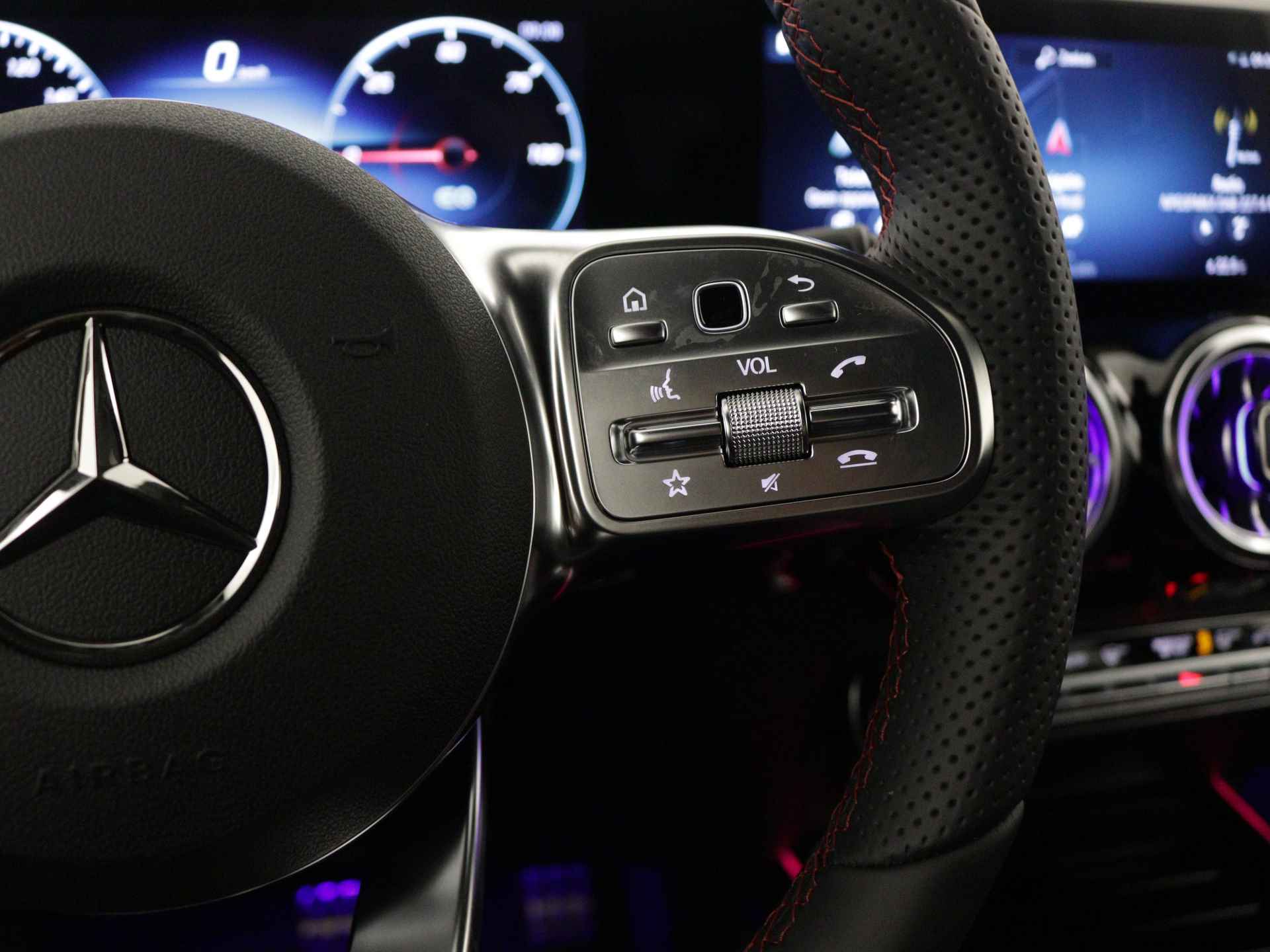 Mercedes-Benz EQA 250+ 71 kWh AMG | NIghtpakket | Memory | Dodehoekassistent | Sfeerverlichting | Augmented Reality | KEYLESS-GO comfort pakket | Parkeerpakket met 360°-camera | Stoelverwarming vooraan | - 19/38