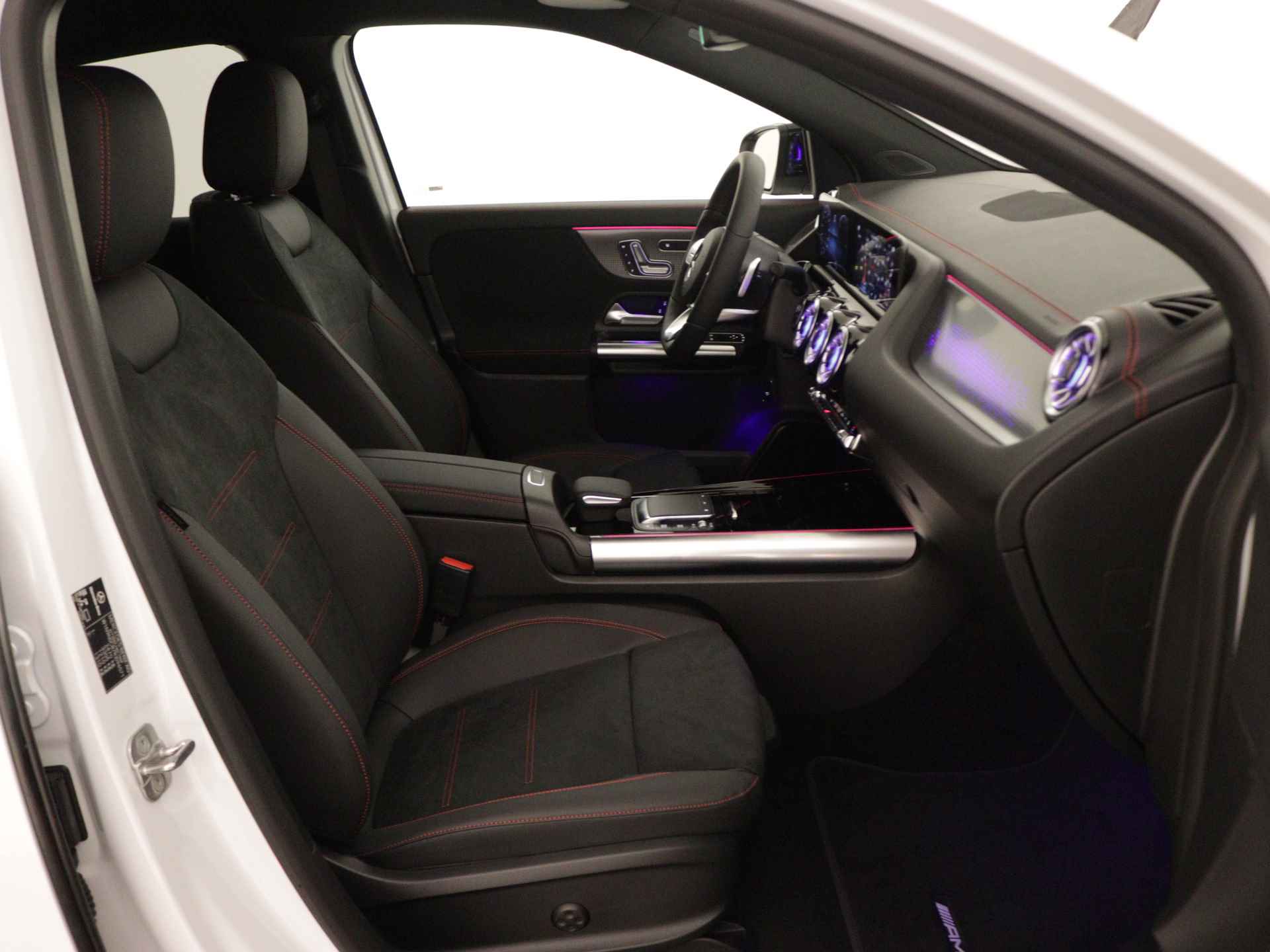 Mercedes-Benz EQA 250+ 71 kWh AMG | NIghtpakket | Memory | Dodehoekassistent | Sfeerverlichting | Augmented Reality | KEYLESS-GO comfort pakket | Parkeerpakket met 360°-camera | Stoelverwarming vooraan | - 25/38