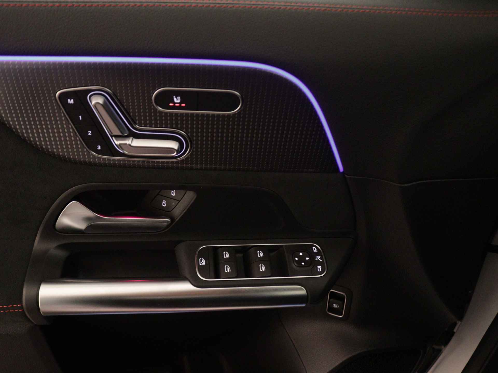 Mercedes-Benz EQA 250+ 71 kWh AMG | NIghtpakket | Memory | Dodehoekassistent | Sfeerverlichting | Augmented Reality | KEYLESS-GO comfort pakket | Parkeerpakket met 360°-camera | Stoelverwarming vooraan | - 27/38