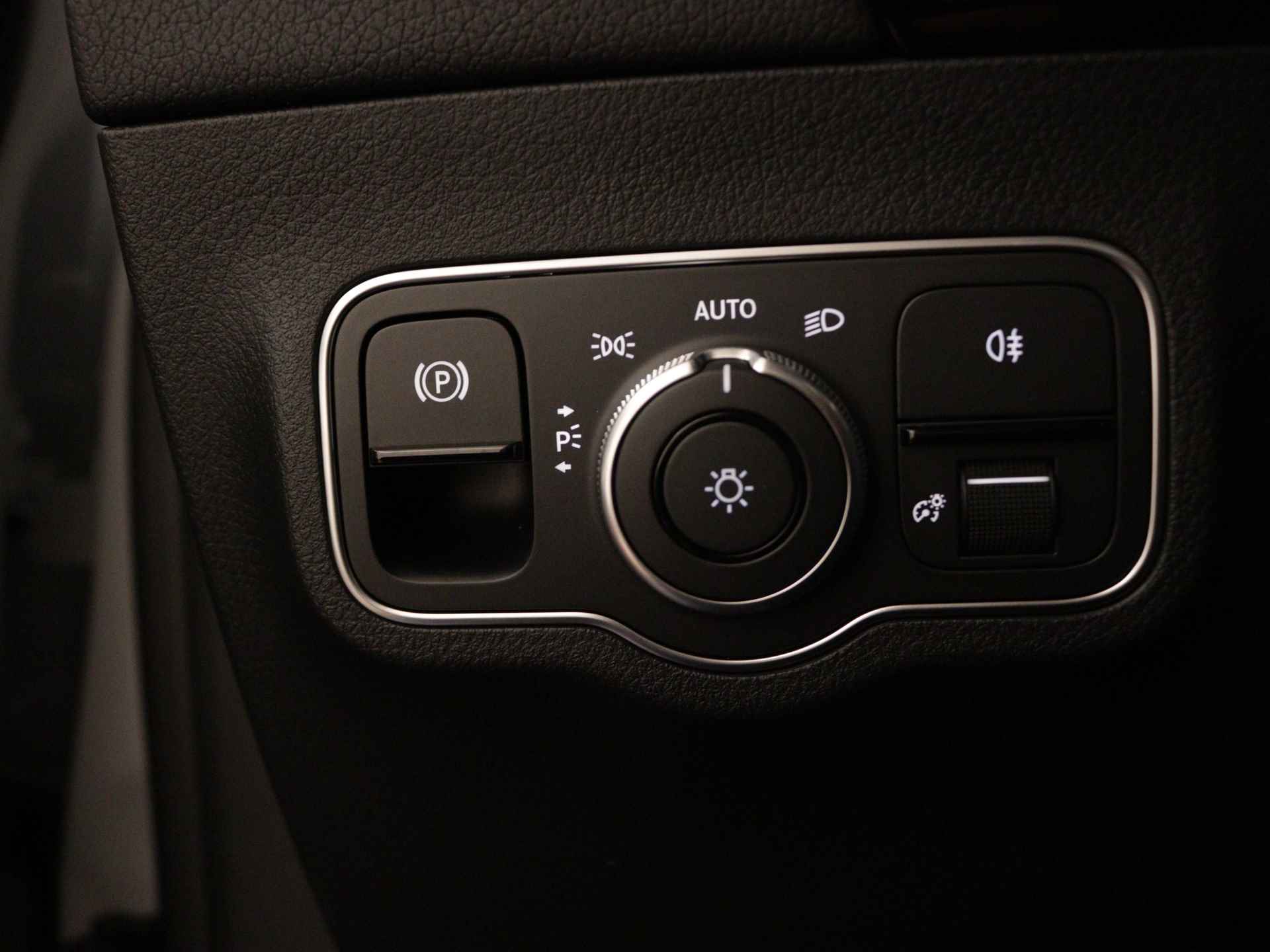 Mercedes-Benz EQA 250+ 71 kWh AMG | NIghtpakket | Memory | Dodehoekassistent | Sfeerverlichting | Augmented Reality | KEYLESS-GO comfort pakket | Parkeerpakket met 360°-camera | Stoelverwarming vooraan | - 29/38