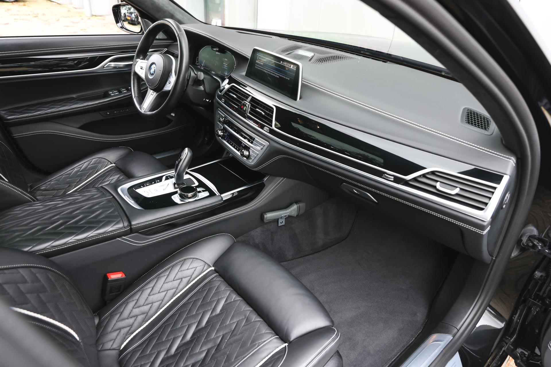 BMW 7 Serie 745e High Executive M Sport Automaat / Schuif-kanteldak / Laserlight / Bowers & Wilkins / Parking Assistant Plus / Stoelventilatie / Active Steering / Soft Close / Gesture Control - 12/48