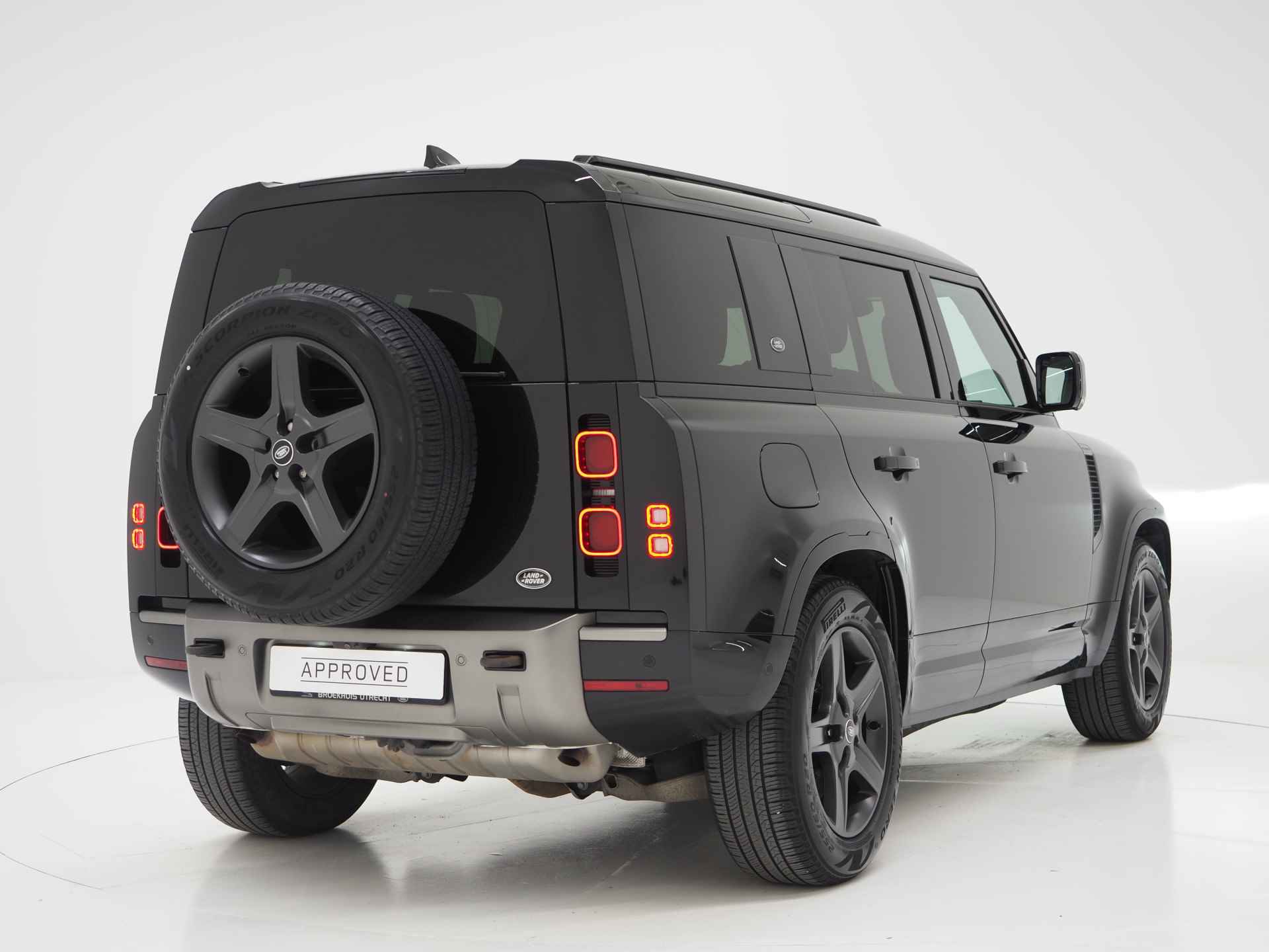 Land Rover Defender P400e 110 X-Dynamic SE | Elektrische trekhaak | Pano | Koel/verwarmbare stoelen | 4-zone Climate Control - 7/34