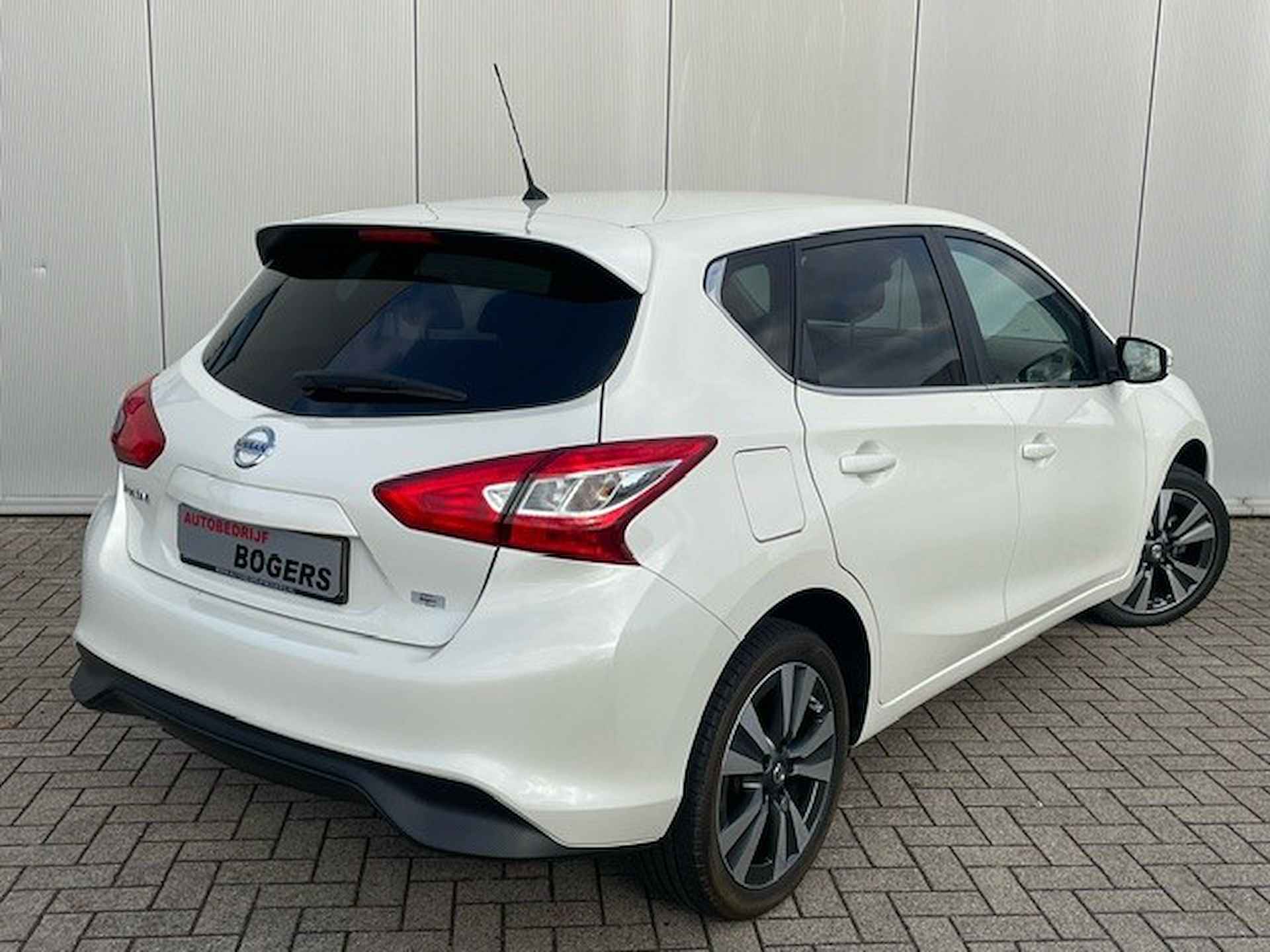 Nissan Pulsar 1.2 DIG-T N-Connecta Navigatie, Climate Control, Cruise Control, 17"Lm, Half Leder, Achteruitrijcamera - 2/22