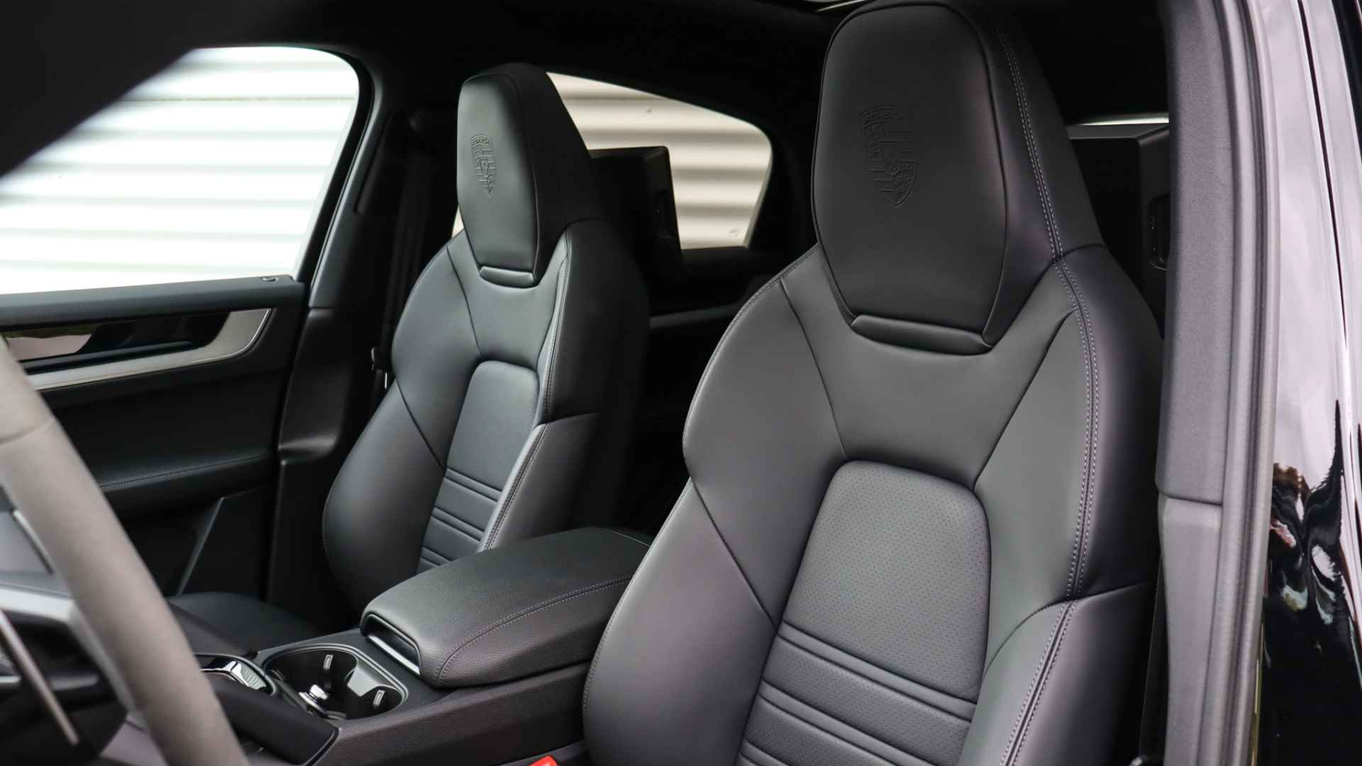 Porsche Cayenne Coupé 3.0 E-Hybrid Facelift | SportDesign | Rear Seat Entertainment | BOSE Sound | Trekhaak | Panoramadak | 10,9'' Bijrijdersdisplay - 11/34