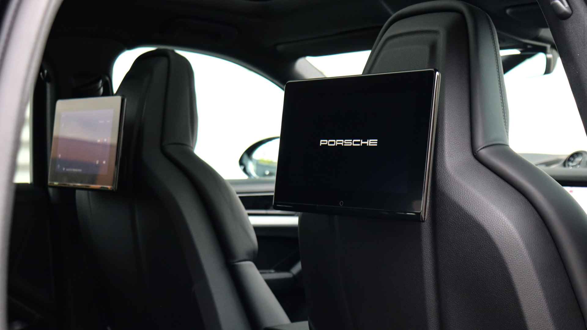 Porsche Cayenne Coupé 3.0 E-Hybrid Facelift | SportDesign | Rear Seat Entertainment | BOSE Sound | Trekhaak | Panoramadak | 10,9'' Bijrijdersdisplay - 13/34
