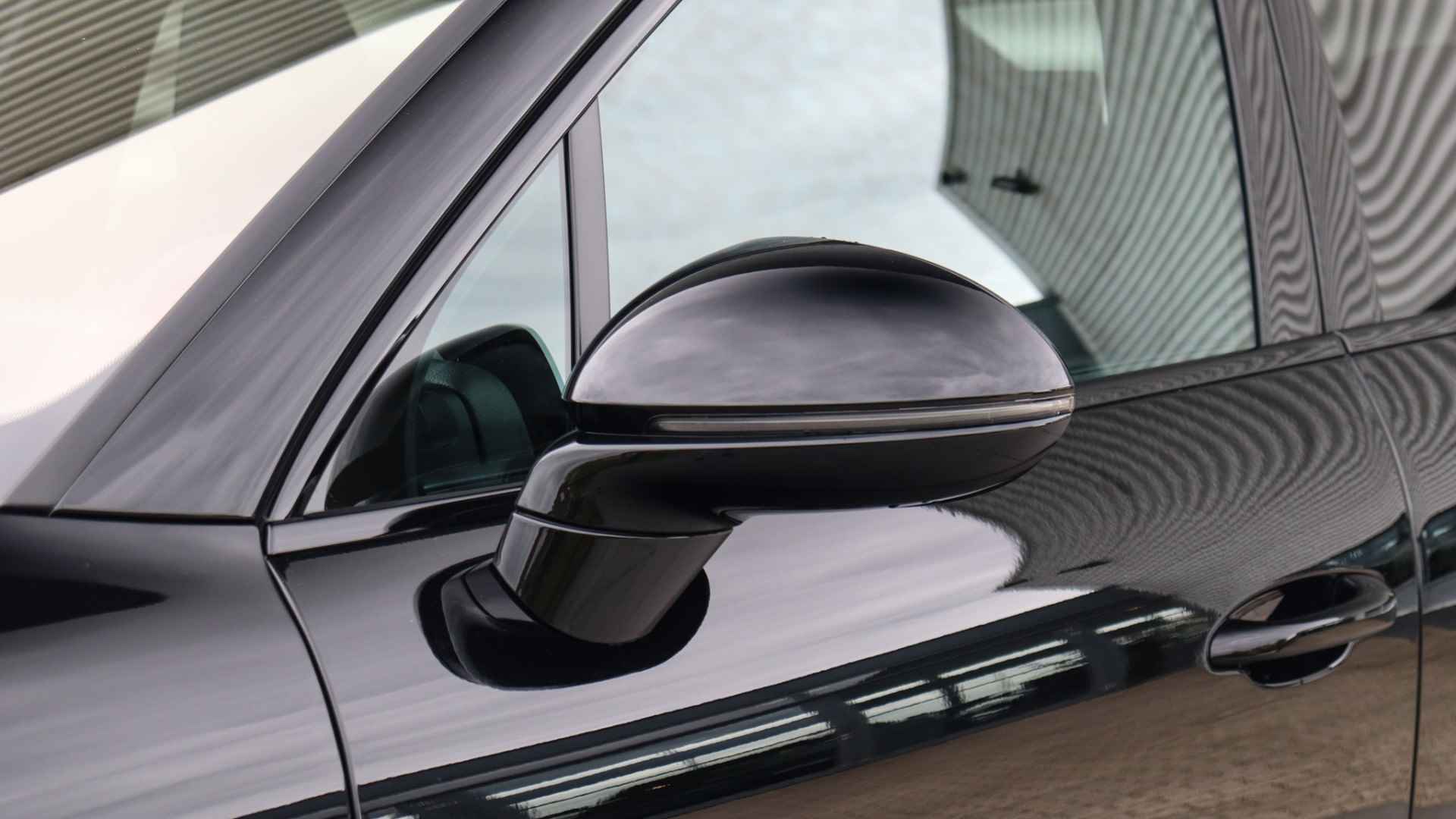 Porsche Cayenne Coupé 3.0 E-Hybrid Facelift | SportDesign | Rear Seat Entertainment | BOSE Sound | Trekhaak | Panoramadak | 10,9'' Bijrijdersdisplay - 17/34