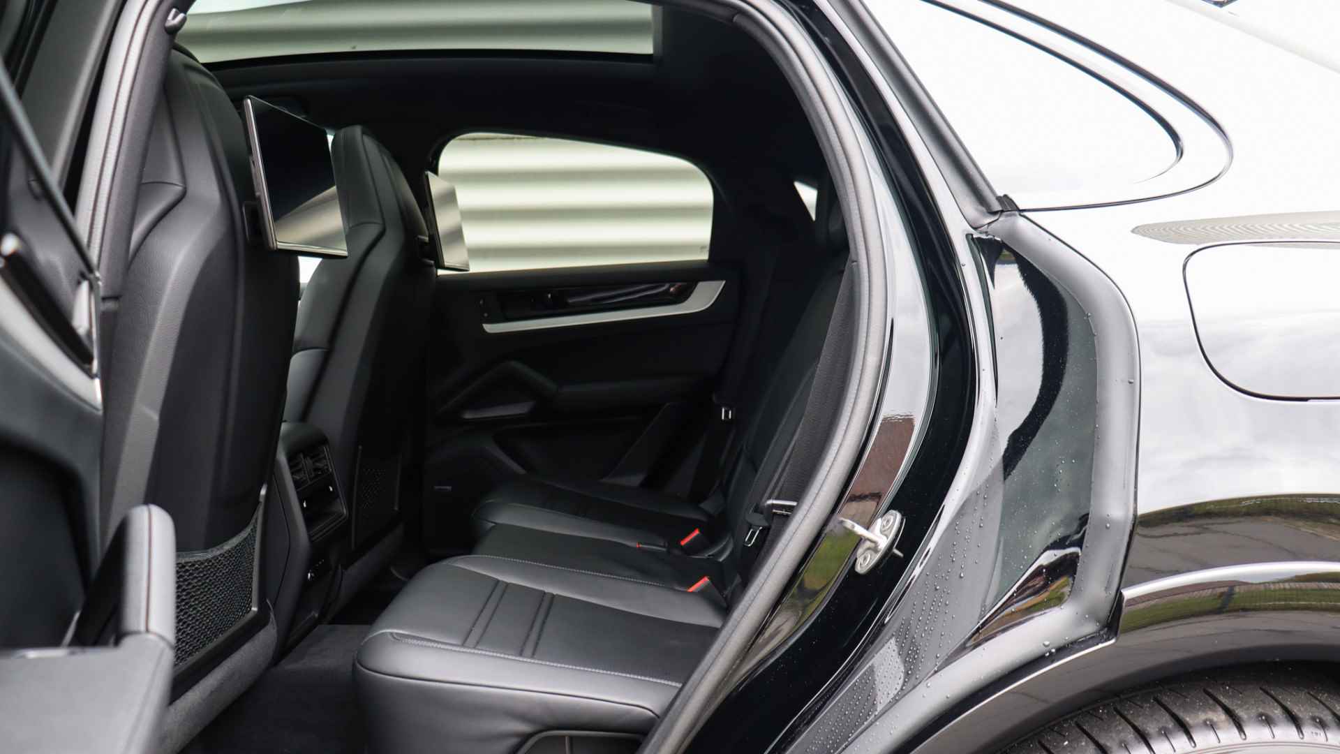 Porsche Cayenne Coupé 3.0 E-Hybrid Facelift | SportDesign | Rear Seat Entertainment | BOSE Sound | Trekhaak | Panoramadak | 10,9'' Bijrijdersdisplay - 29/34