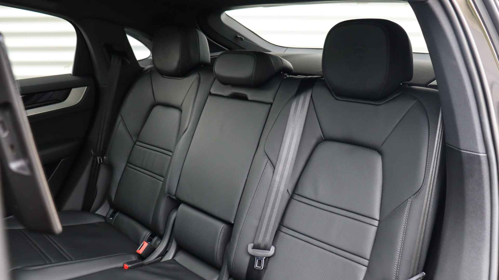 Porsche Cayenne Coupé 3.0 E-Hybrid Facelift | SportDesign | Rear Seat Entertainment | BOSE Sound | Trekhaak | Panoramadak | 10,9'' Bijrijdersdisplay - 30/34