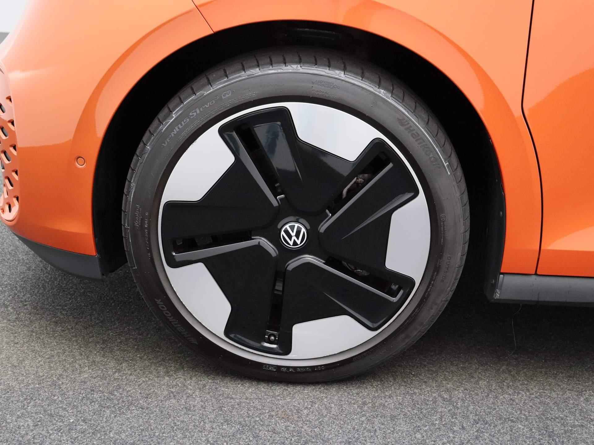 Volkswagen ID. Buzz 1st Max 77kWh | Navigatie | Airco | Parkeersensoren voor/achter | 21 inch Velgen | 360' Camera | LED | Stuur/Stoelverwarming | - 14/45