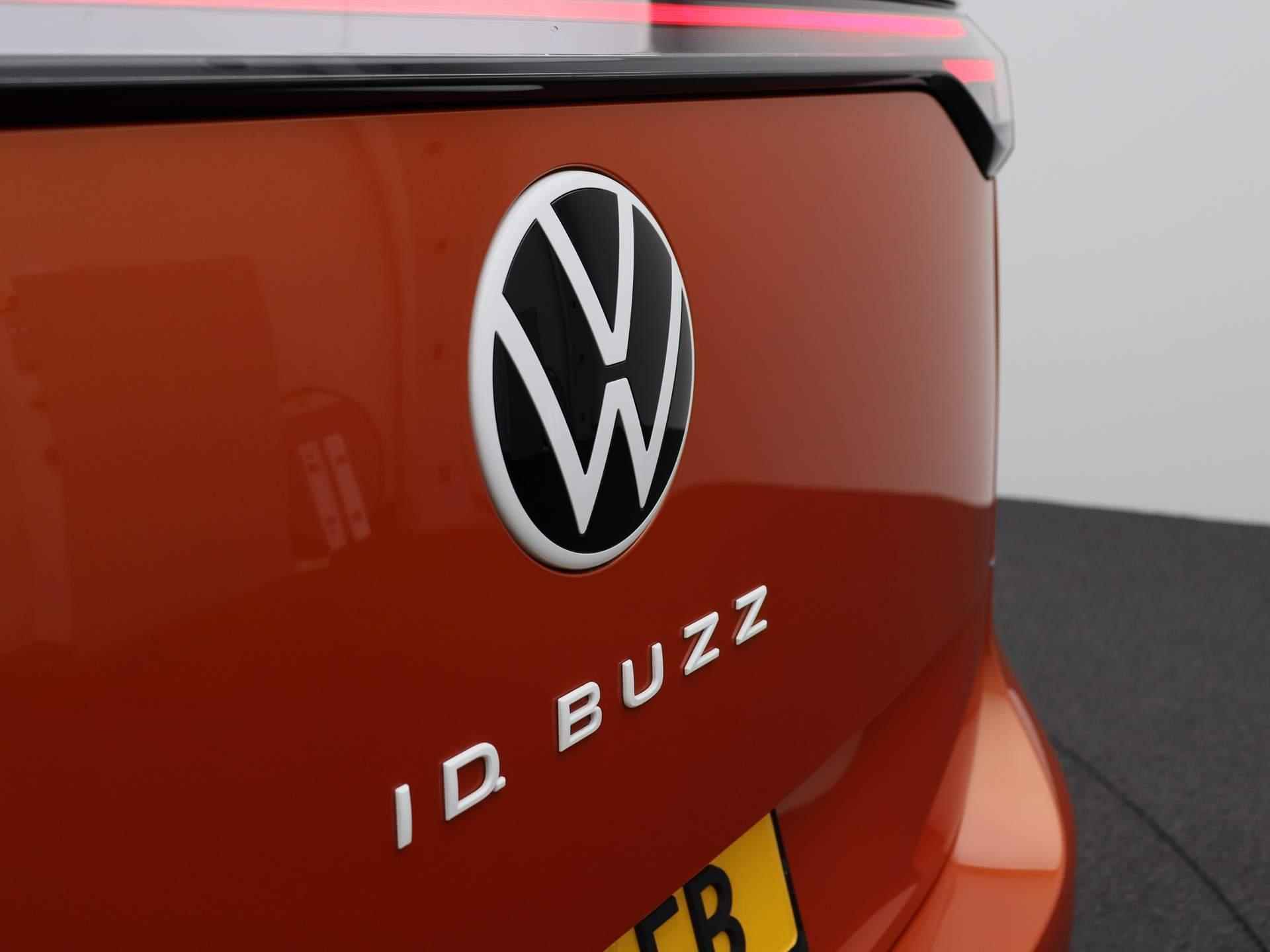 Volkswagen ID. Buzz 1st Max 77kWh | Navigatie | Airco | Parkeersensoren voor/achter | 21 inch Velgen | 360' Camera | LED | Stuur/Stoelverwarming | - 35/45