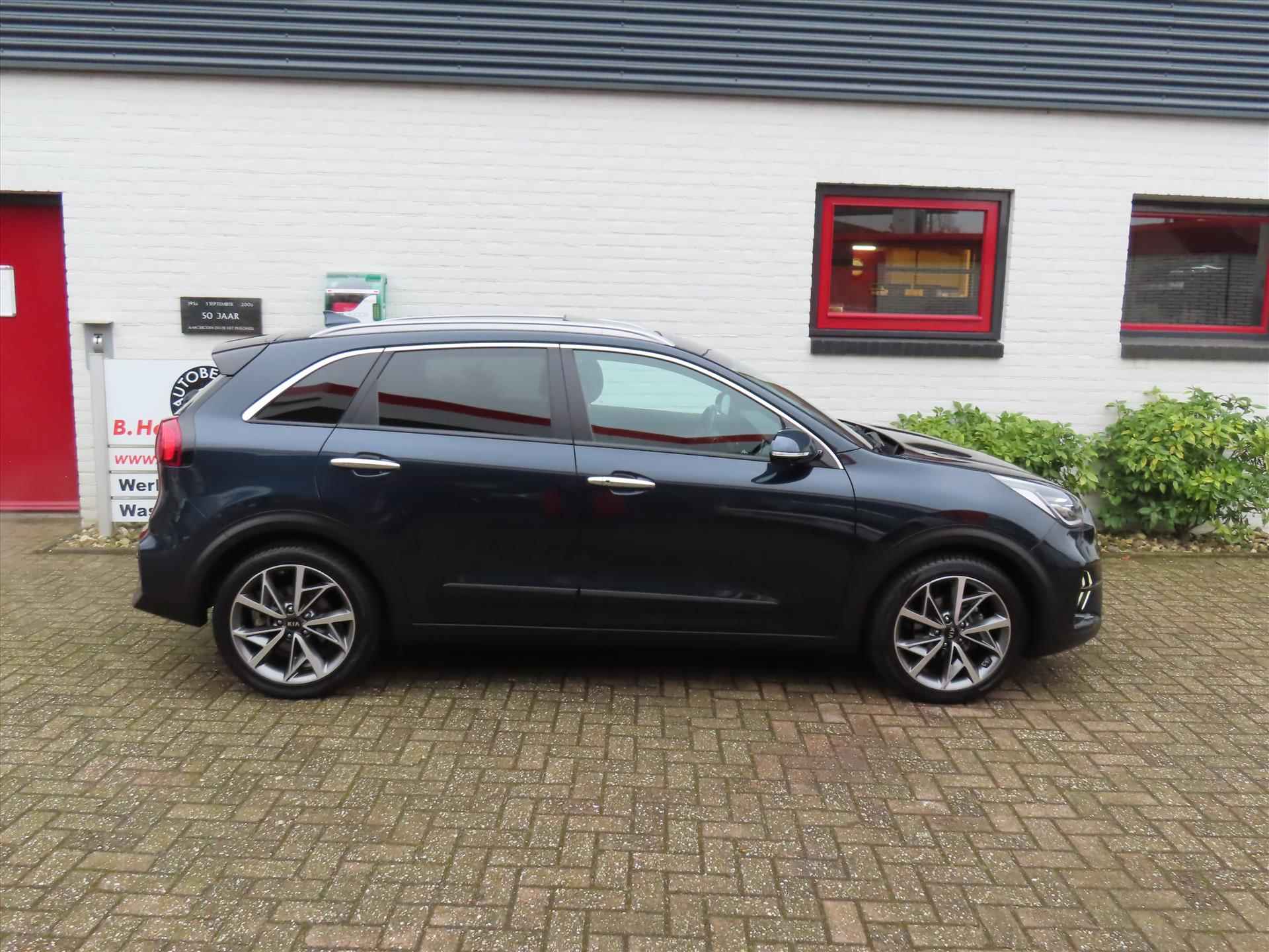 Kia Niro 1.6 GDi Hybrid 141pk DCT6 ExecutiveLine/ 18 Inch velgen/ Open dak/ Keyless/ Lederen bekleding/ Stoel + stuur verwarming/ Origineel NL/ 1 Eigenaar/ NAP - 4/50