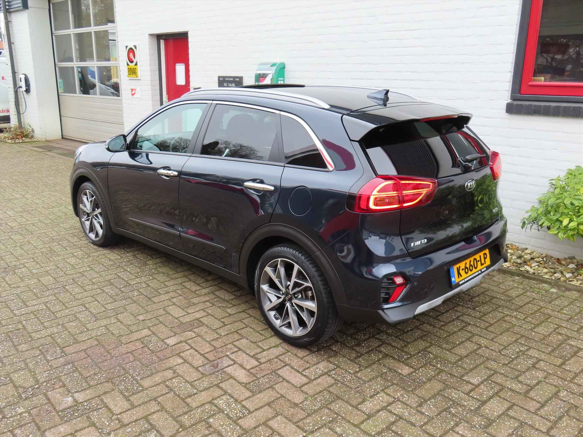 Kia Niro 1.6 GDi Hybrid 141pk DCT6 ExecutiveLine/ 18 Inch velgen/ Open dak/ Keyless/ Lederen bekleding/ Stoel + stuur verwarming/ Origineel NL/ 1 Eigenaar/ NAP - 6/50