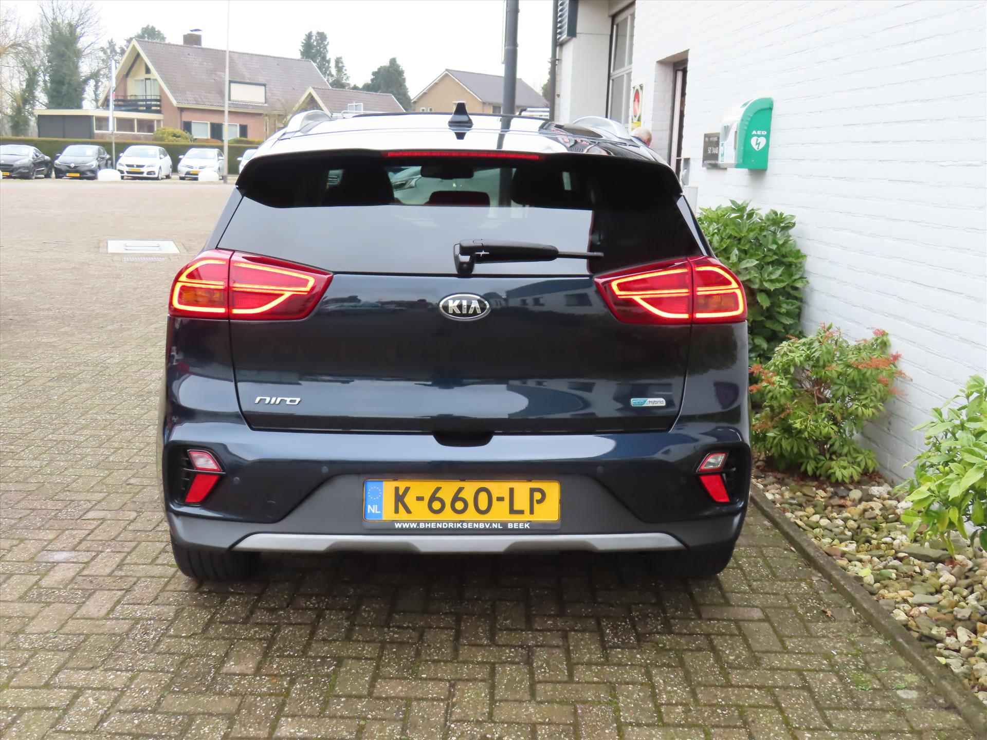 Kia Niro 1.6 GDi Hybrid 141pk DCT6 ExecutiveLine/ 18 Inch velgen/ Open dak/ Keyless/ Lederen bekleding/ Stoel + stuur verwarming/ Origineel NL/ 1 Eigenaar/ NAP - 7/50