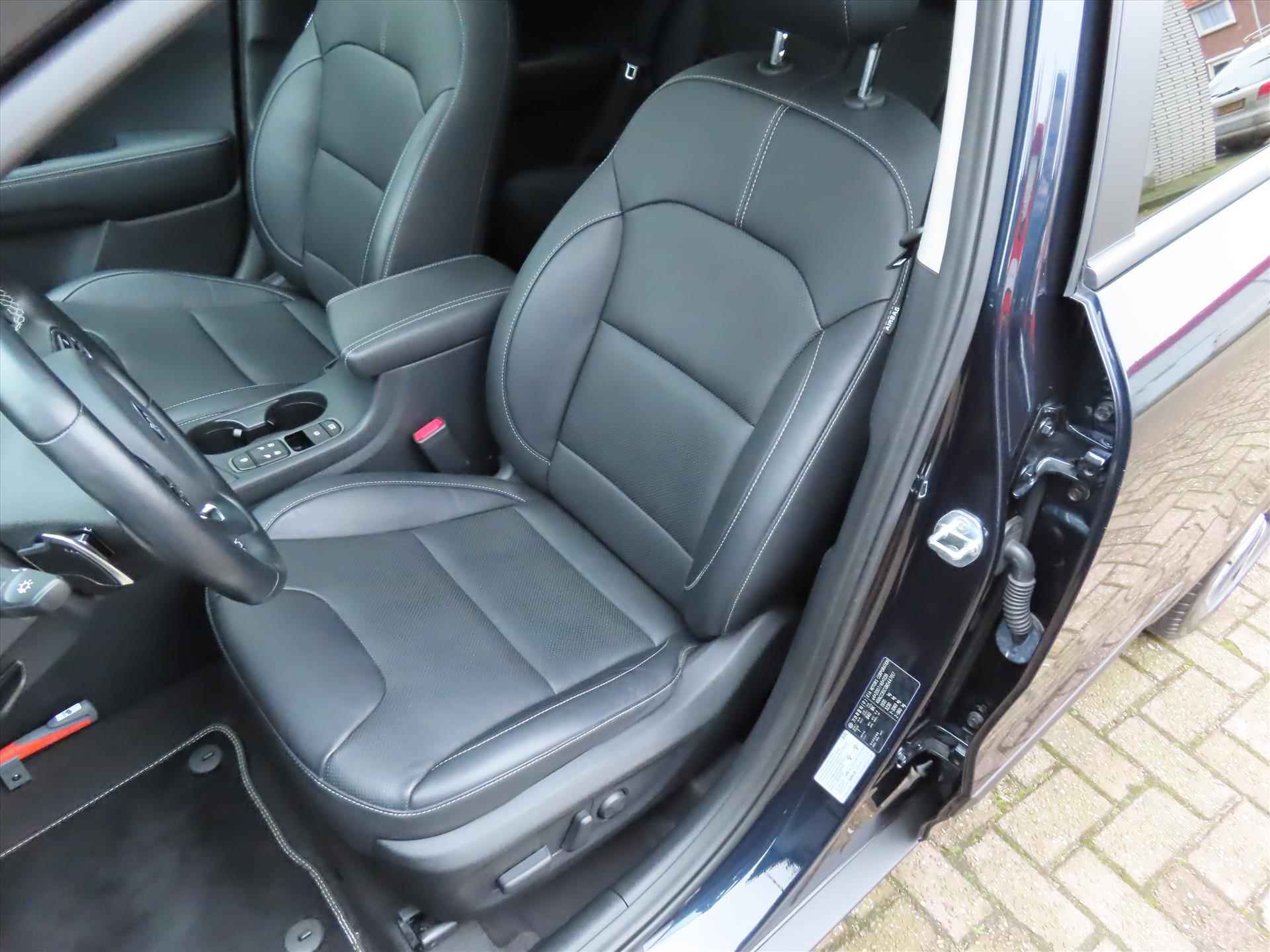 Kia Niro 1.6 GDi Hybrid 141pk DCT6 ExecutiveLine/ 18 Inch velgen/ Open dak/ Keyless/ Lederen bekleding/ Stoel + stuur verwarming/ Origineel NL/ 1 Eigenaar/ NAP - 39/50