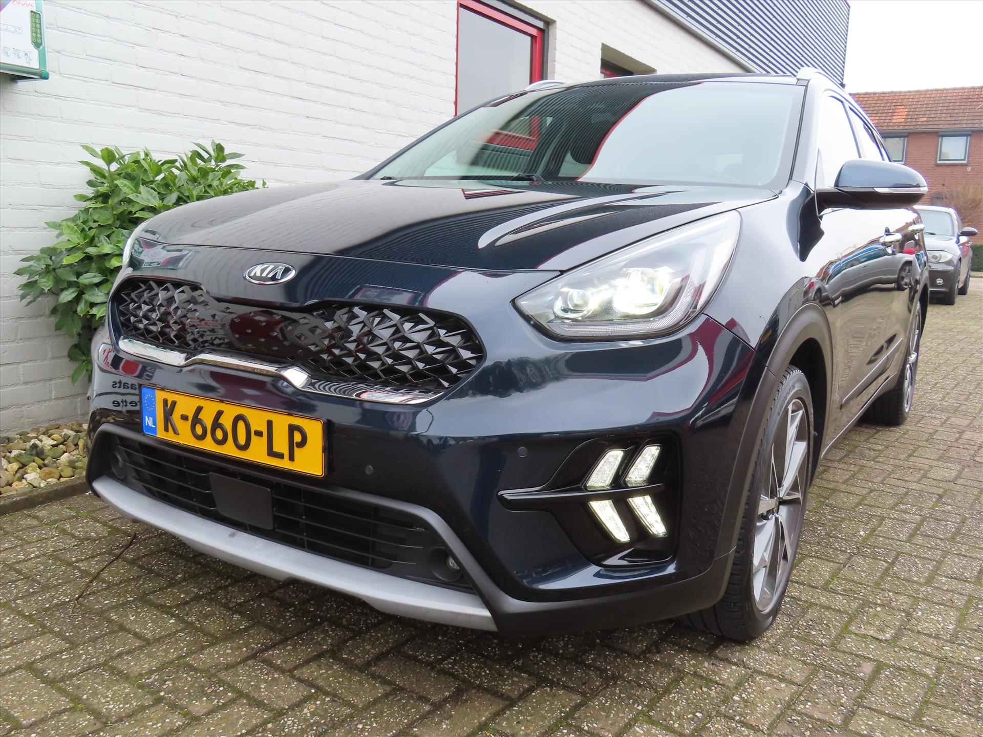 Kia Niro 1.6 GDi Hybrid 141pk DCT6 ExecutiveLine/ 18 Inch velgen/ Open dak/ Keyless/ Lederen bekleding/ Stoel + stuur verwarming/ Origineel NL/ 1 Eigenaar/ NAP - 40/50