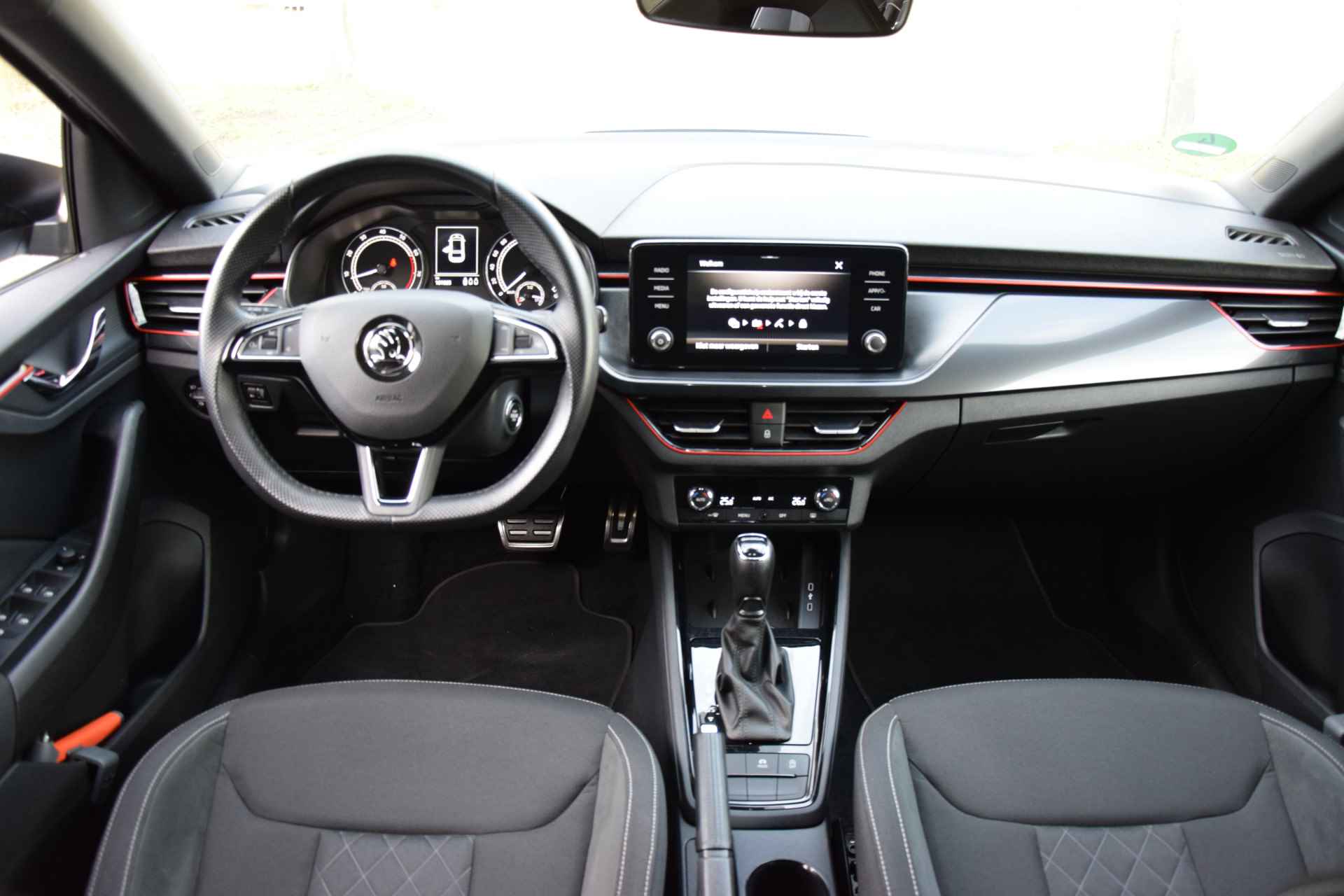 Škoda Scala 1.5 TSI 150PK DSG Automaat Sport Business | NL-Auto | BOVAG Garantie | Sunset glas achter | Parkeercamera | DAB | Keyless Start | Apple Carplay/Android Auto | - 6/40