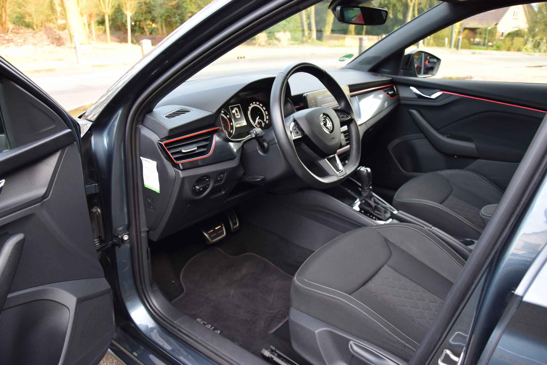 Škoda Scala 1.5 TSI 150PK DSG Automaat Sport Business | NL-Auto | BOVAG Garantie | Sunset glas achter | Parkeercamera | DAB | Keyless Start | Apple Carplay/Android Auto | - 9/40