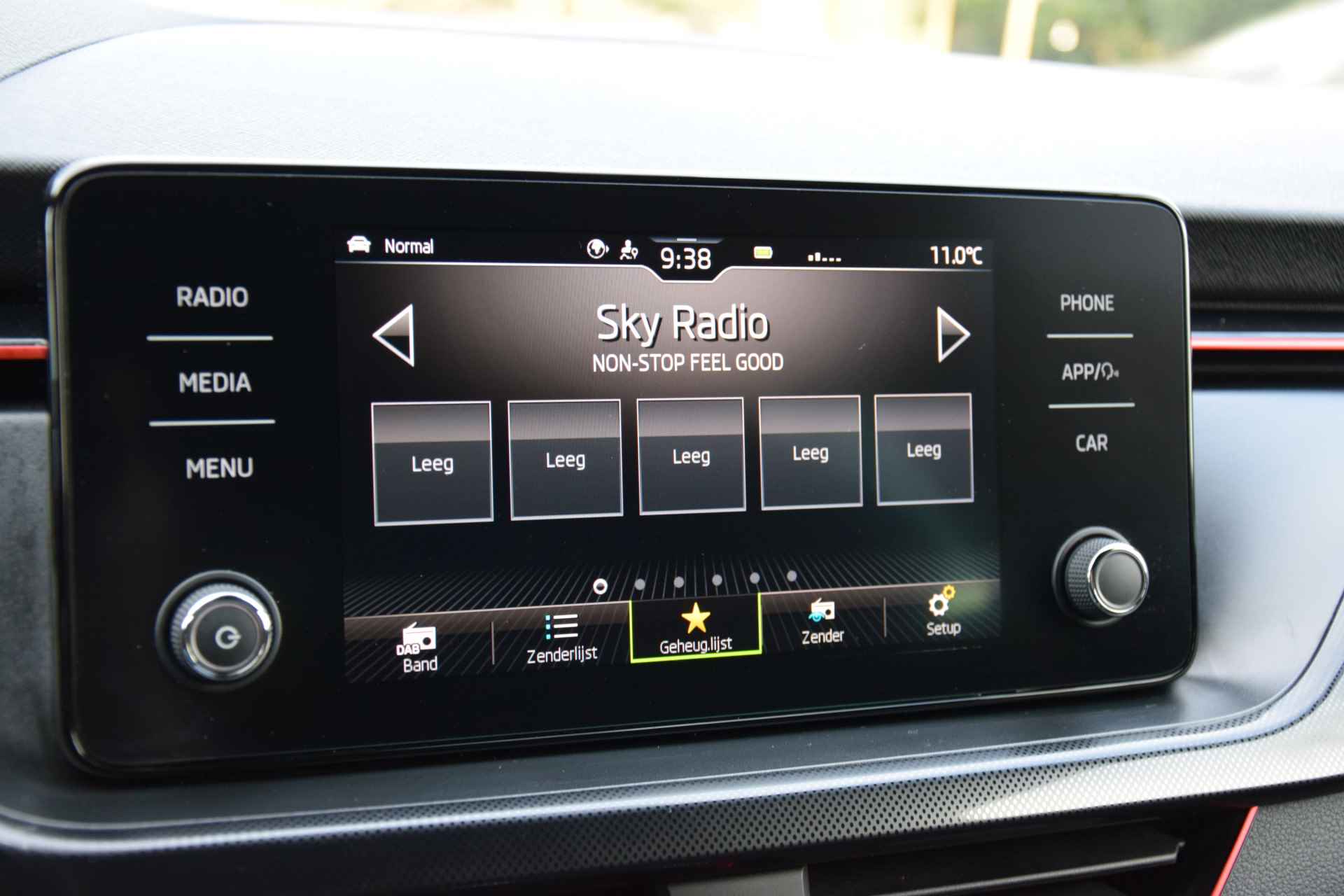 Škoda Scala 1.5 TSI 150PK DSG Automaat Sport Business | NL-Auto | BOVAG Garantie | Sunset glas achter | Parkeercamera | DAB | Keyless Start | Apple Carplay/Android Auto | - 23/40