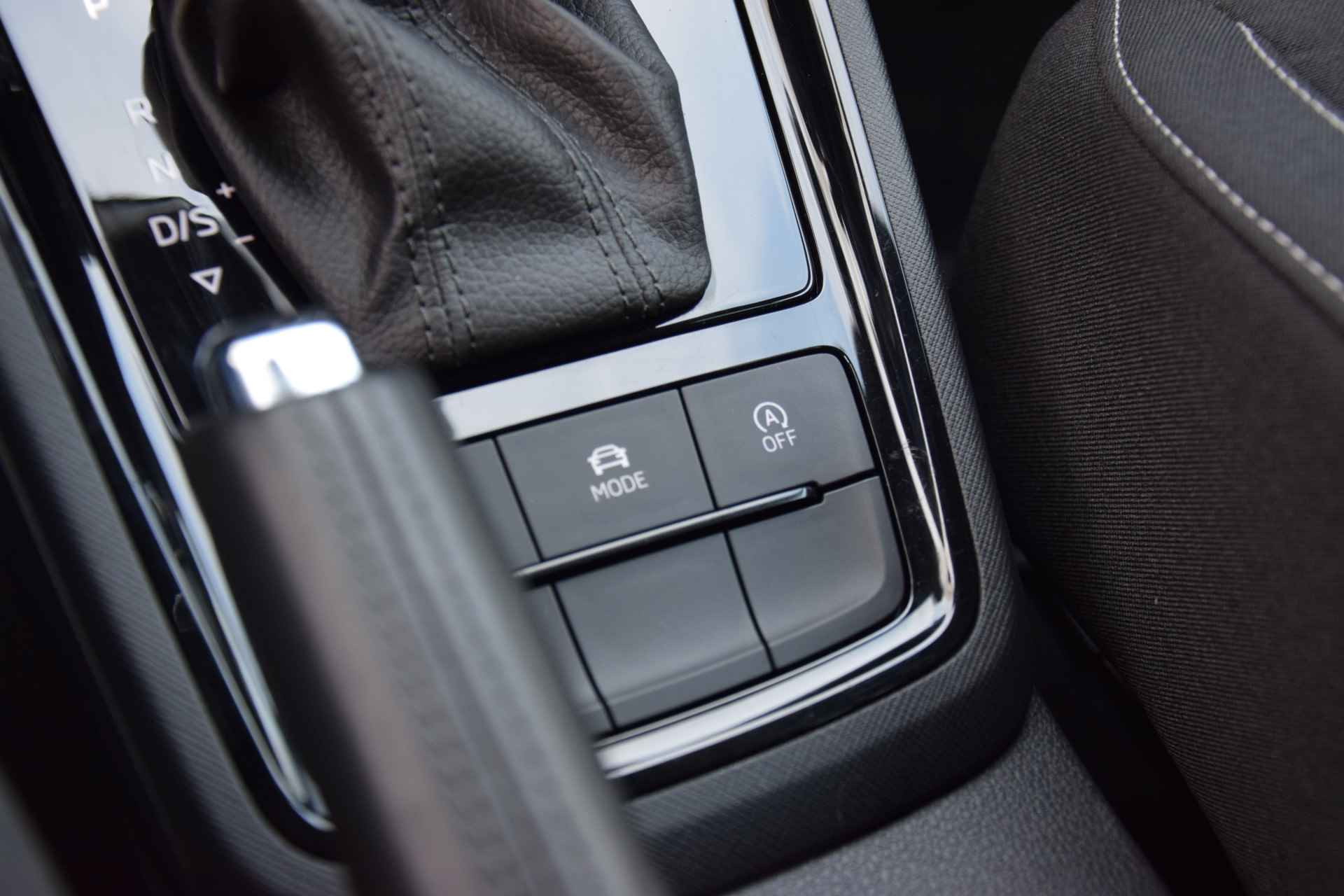 Škoda Scala 1.5 TSI 150PK DSG Automaat Sport Business | NL-Auto | BOVAG Garantie | Sunset glas achter | Parkeercamera | DAB | Keyless Start | Apple Carplay/Android Auto | - 32/40
