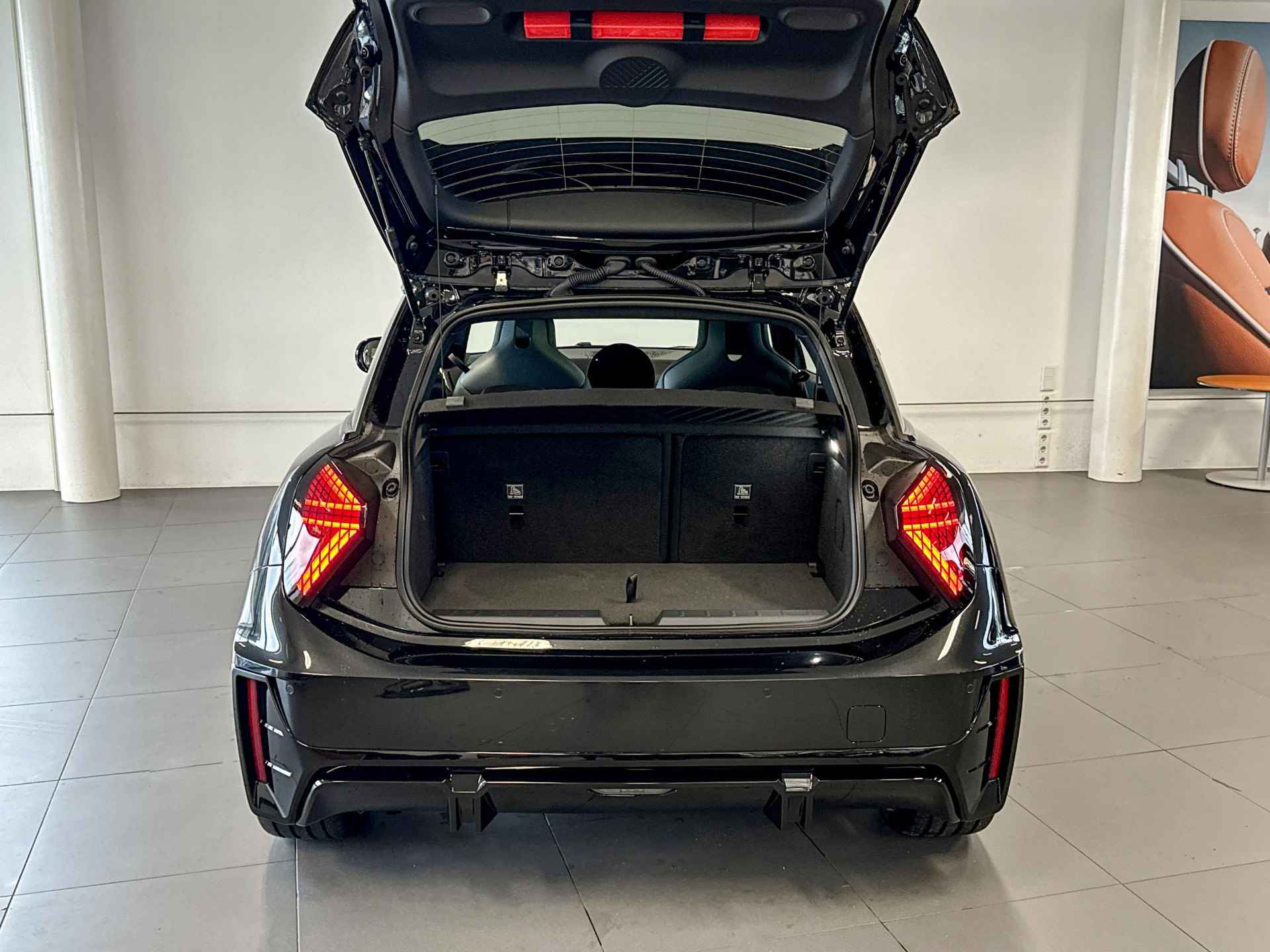 MINI Cooper 3-deurs E John Cooper Works 40.7 kWh | JCW | Harman Kardon | Glazen Panoramadak | Geheugenstoelen | Stoelverwarming | - 19/27