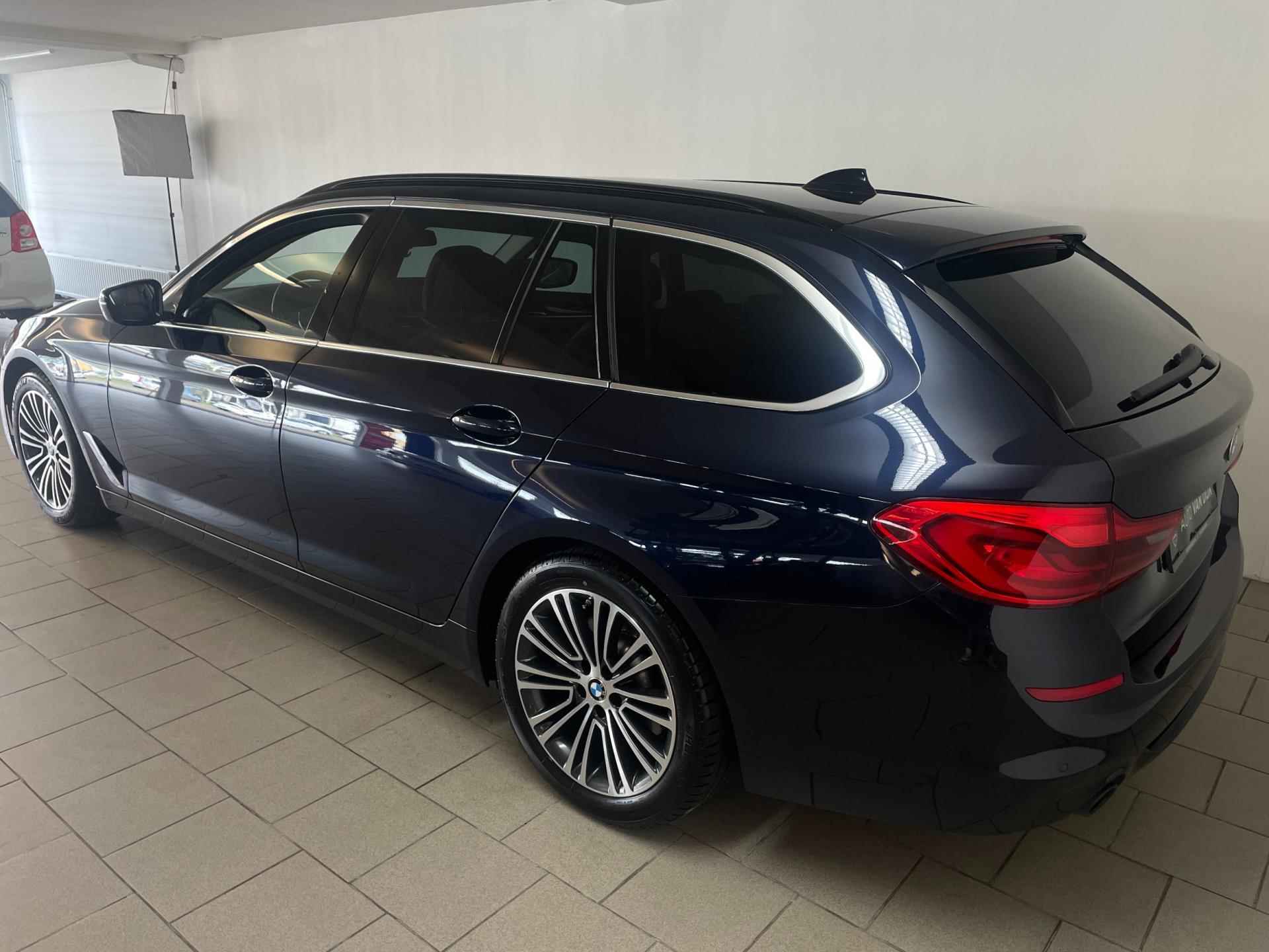 BMW 5-serie Touring 520i High Executive AUTOMAAT NAVI CRUISE BLUETOOTH LED VERL STUURVERW STOELVERW STOELVENT LEDER NIEUWSTAAT - 4/57
