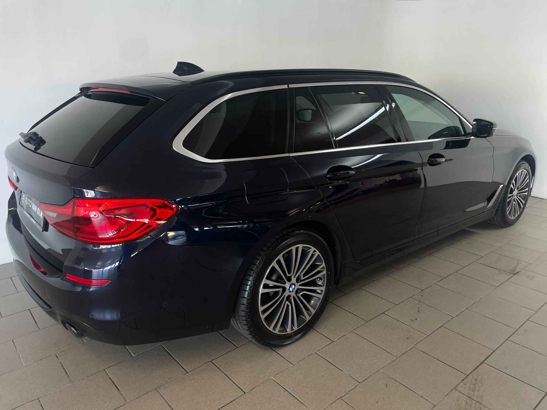 BMW 5-serie Touring 520i High Executive AUTOMAAT NAVI CRUISE BLUETOOTH LED VERL STUURVERW STOELVERW STOELVENT LEDER NIEUWSTAAT - 6/57