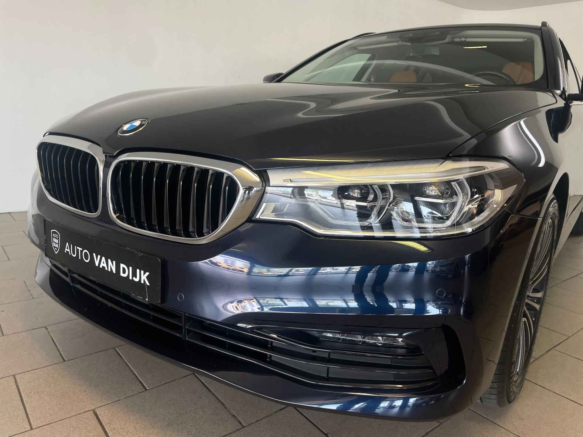 BMW 5-serie Touring 520i High Executive AUTOMAAT NAVI CRUISE BLUETOOTH LED VERL STUURVERW STOELVERW STOELVENT LEDER NIEUWSTAAT - 14/57