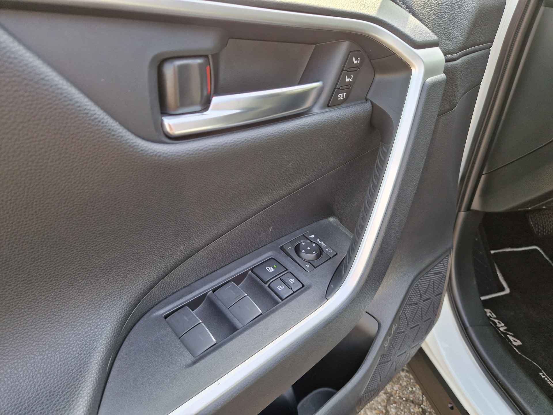 Toyota RAV4 2.5 Hybrid AWD Executive Premium Panoramadak JBL audio, Stoel verwarmd + koeling, Dodehoekdetectie, Elek.stoelen + Geheugen , All-in Rijklaarprijs - 11/35