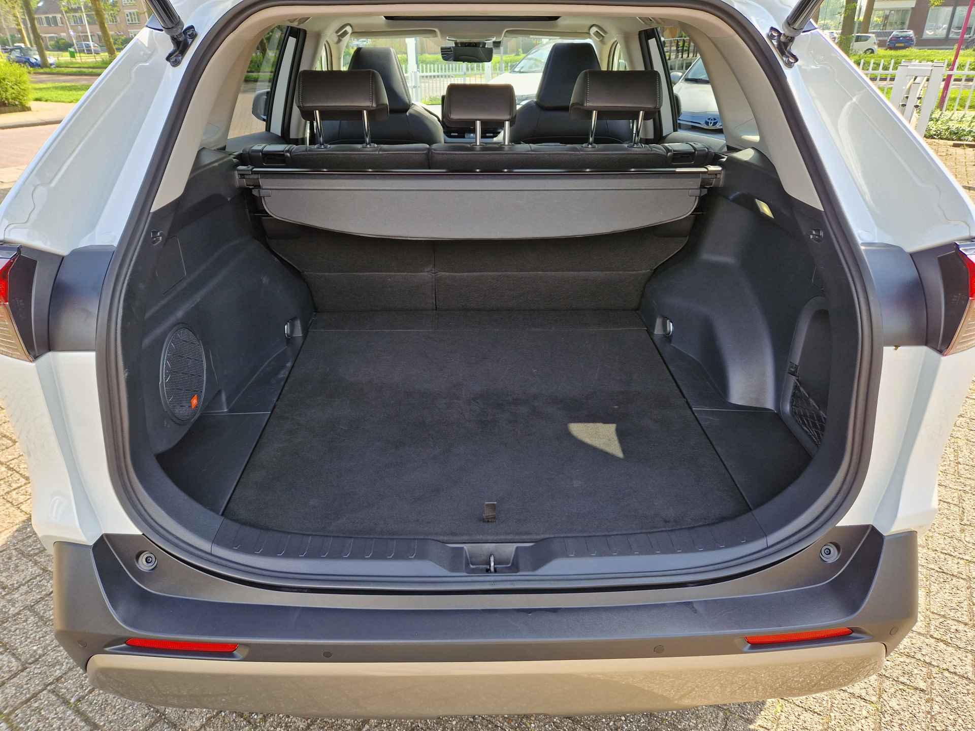 Toyota RAV4 2.5 Hybrid AWD Executive Premium Panoramadak JBL audio, Stoel verwarmd + koeling, Dodehoekdetectie, Elek.stoelen + Geheugen , All-in Rijklaarprijs - 15/35