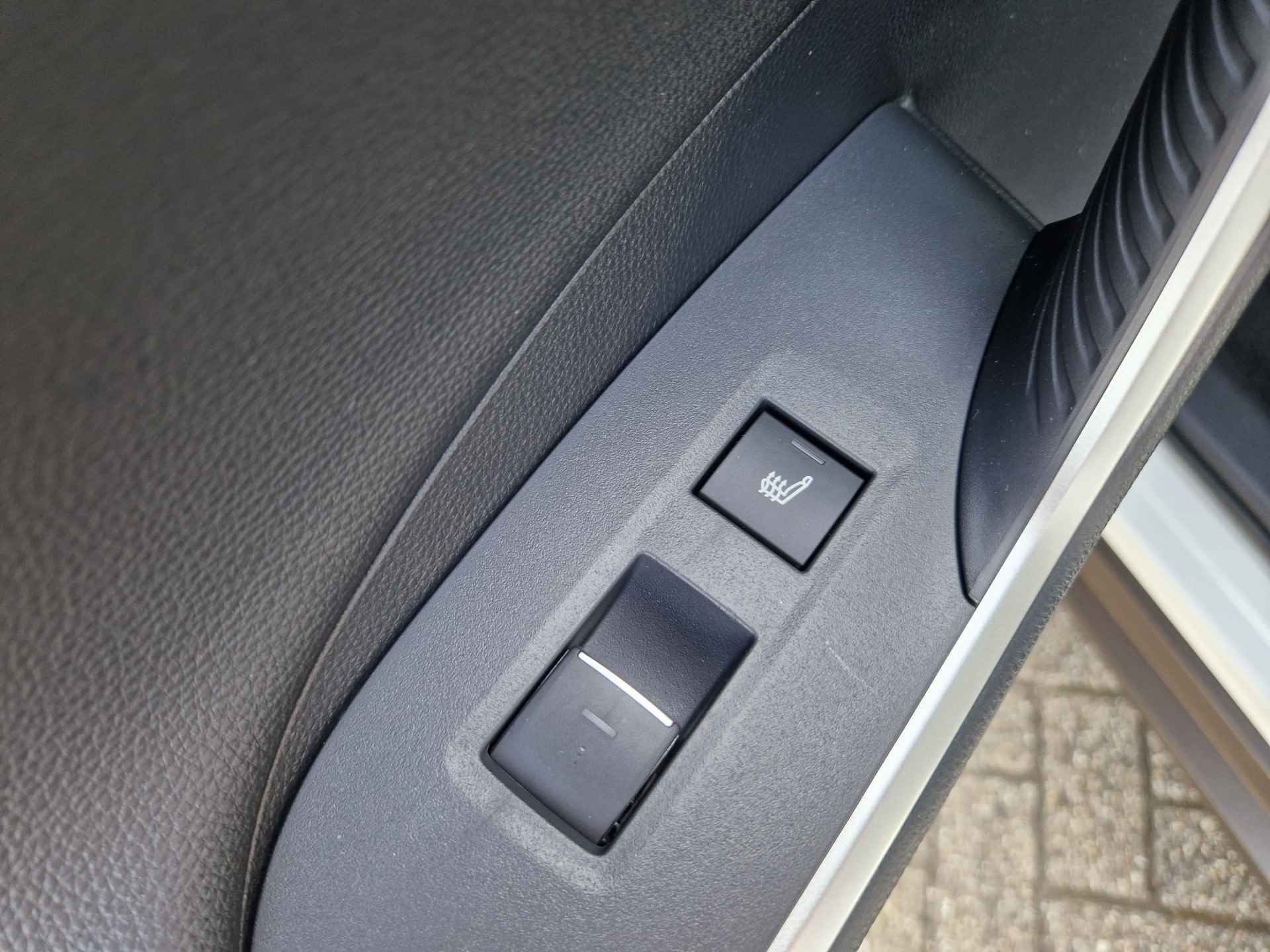 Toyota RAV4 2.5 Hybrid AWD Executive Premium Panoramadak JBL audio, Stoel verwarmd + koeling, Dodehoekdetectie, Elek.stoelen + Geheugen , All-in Rijklaarprijs - 16/35