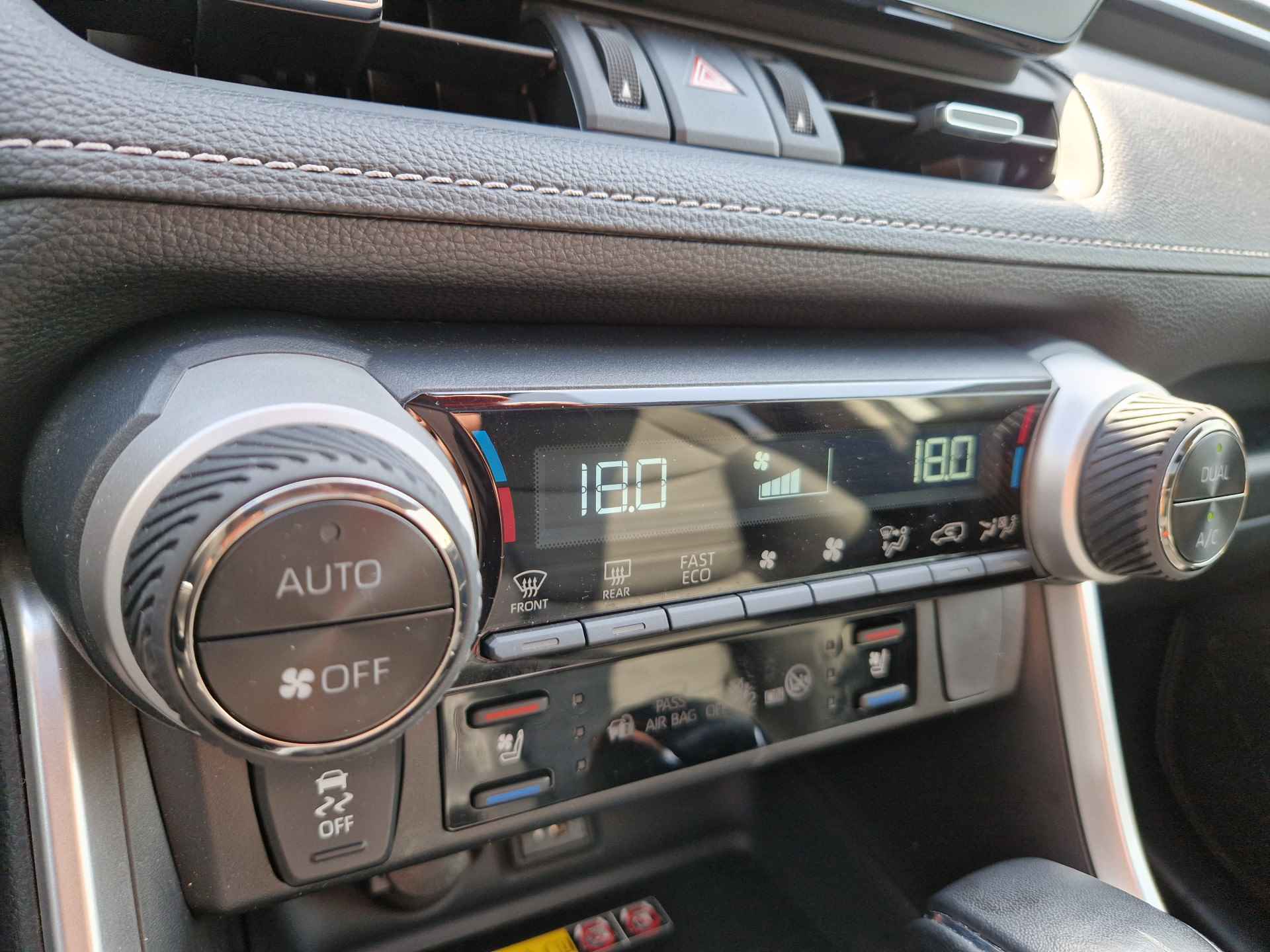 Toyota RAV4 2.5 Hybrid AWD Executive Premium Panoramadak JBL audio, Stoel verwarmd + koeling, Dodehoekdetectie, Elek.stoelen + Geheugen , All-in Rijklaarprijs - 20/35