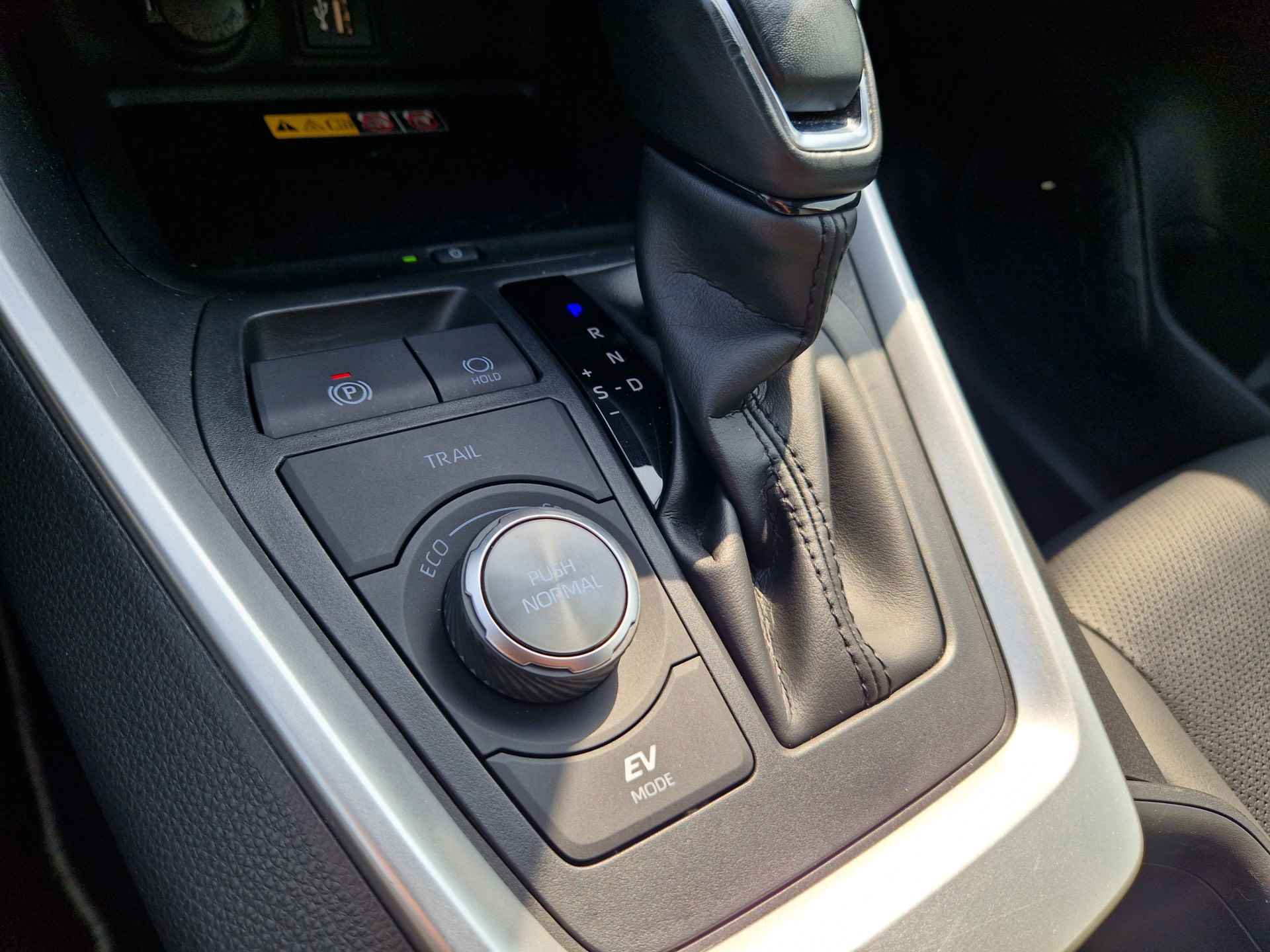 Toyota RAV4 2.5 Hybrid AWD Executive Premium Panoramadak JBL audio, Stoel verwarmd + koeling, Dodehoekdetectie, Elek.stoelen + Geheugen , All-in Rijklaarprijs - 22/35