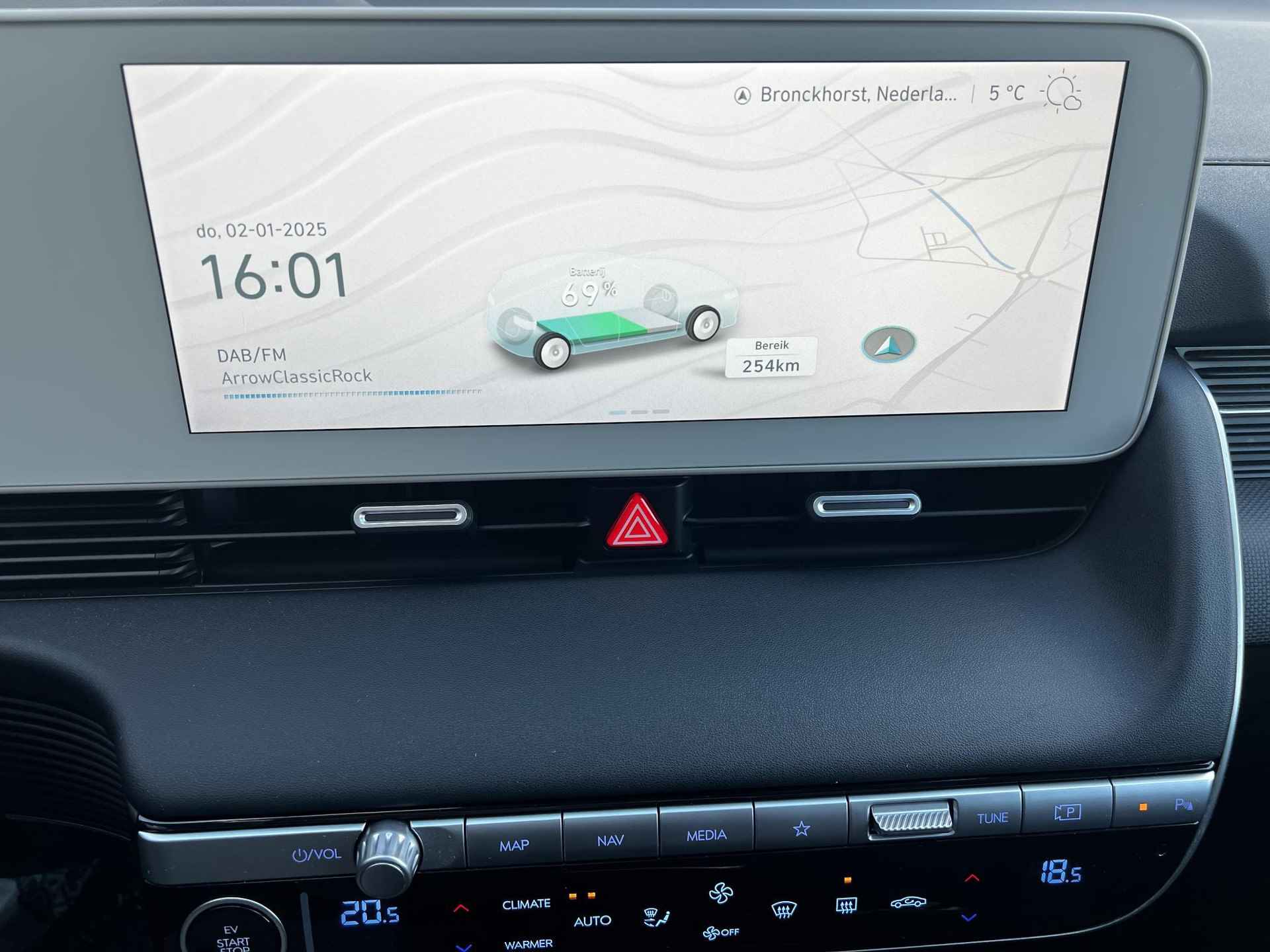 Hyundai IONIQ 5 Lounge 73kWh RWD Automaat / Panoramadak / Accu SoH 100% / Trekgewicht 1.600kg / WTLP 451 km / Adaptief CC / Navi / Apple Carplay Android / - 59/70