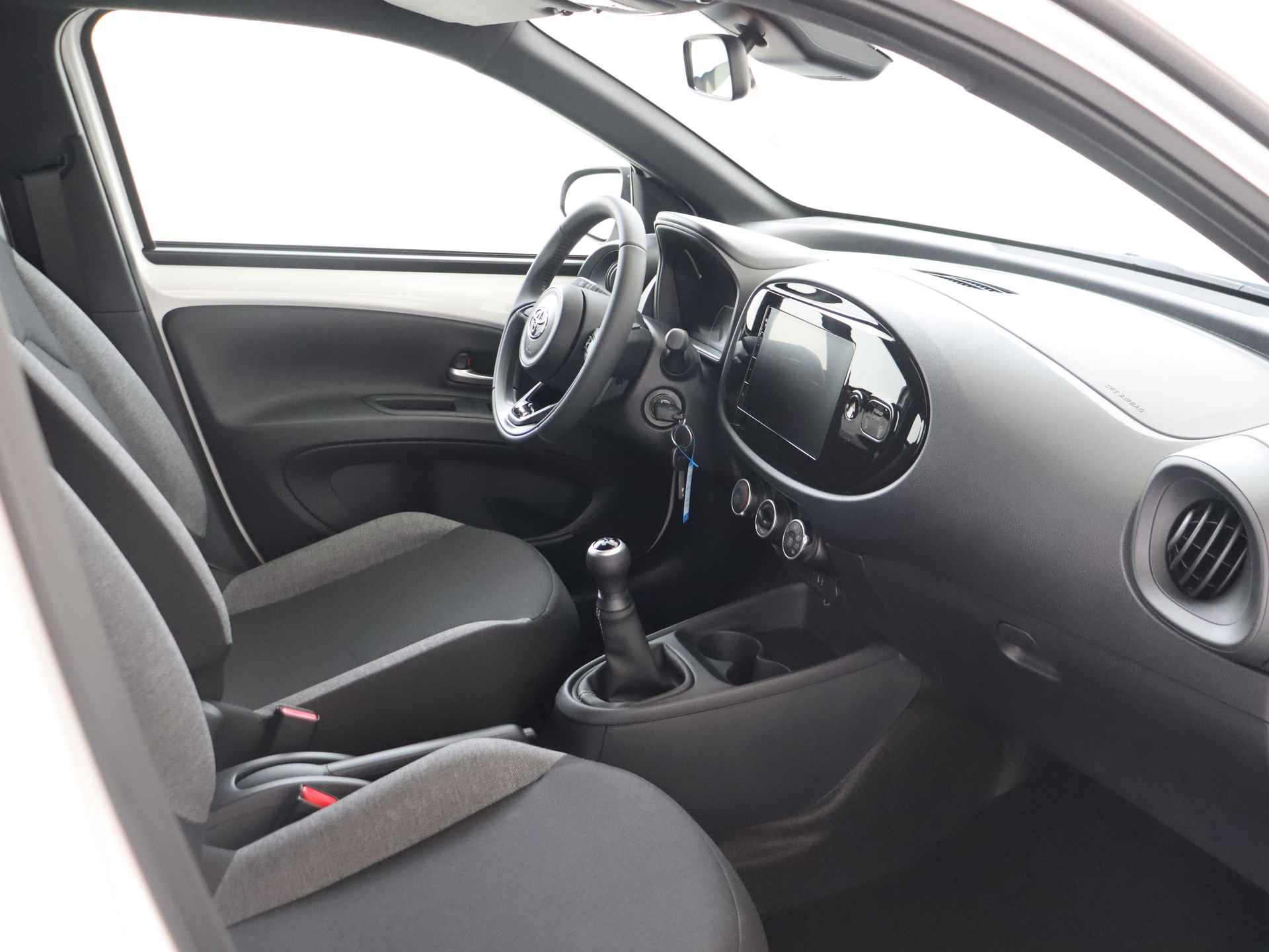 Toyota Aygo X 1.0 VVT-i MT Play *Demo | Airco | Camera | Apple CarPlay - Android Auto | Cruise Control Adaptive | Bluetooth | - 29/41