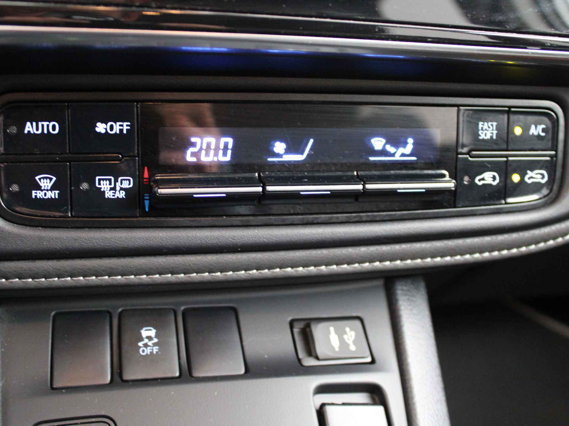Toyota Auris 1.8 Hybrid Dynamic Ultimate Limited | Navigatie | Lichtmetalen Velgen | - 12/47